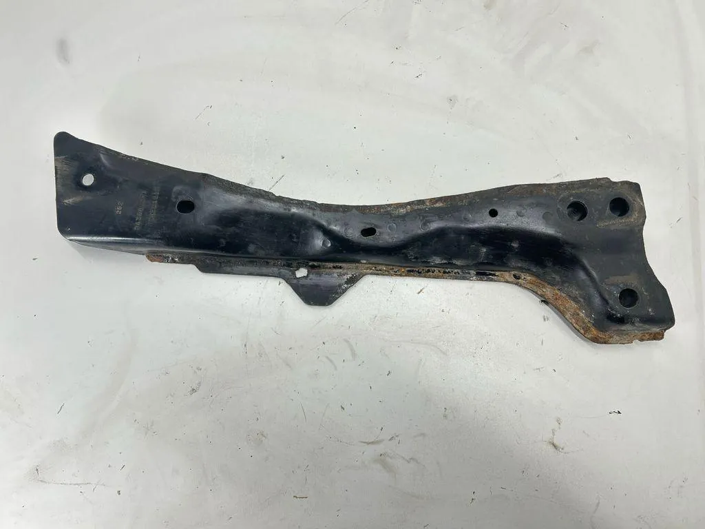 20226c LX6BS101D48, Front Suspension Subframe, 12 offers, price from 38.99 EUR