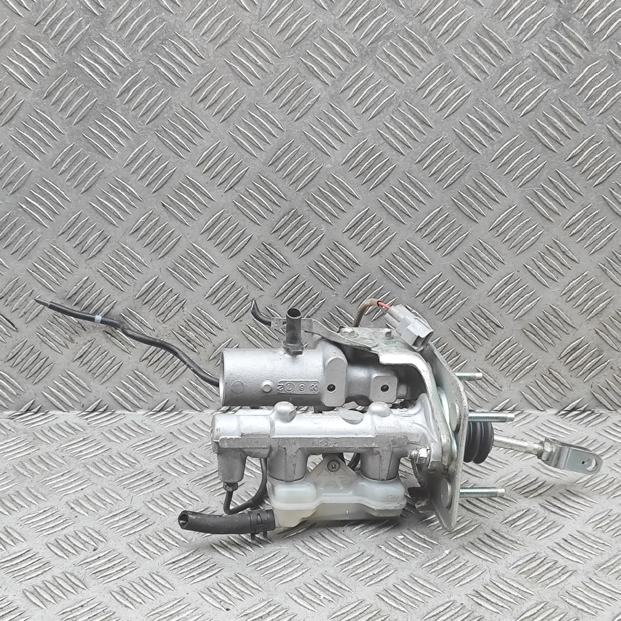 LEXUS LS XF40 Brake Cylinder 138110-10460 4.6 Petrol 280kw 2006 36772801