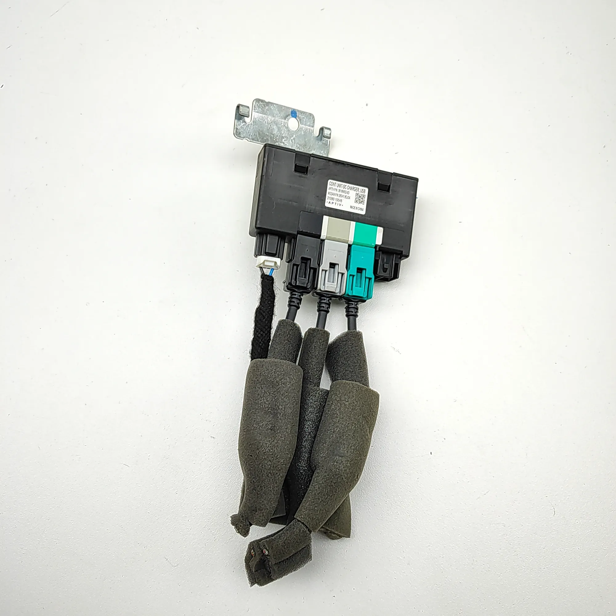 NISSAN LEAF ZE1 MK2 USB/AUX Control Unit 283H1-9DJ0A Electricity 160kw 2021