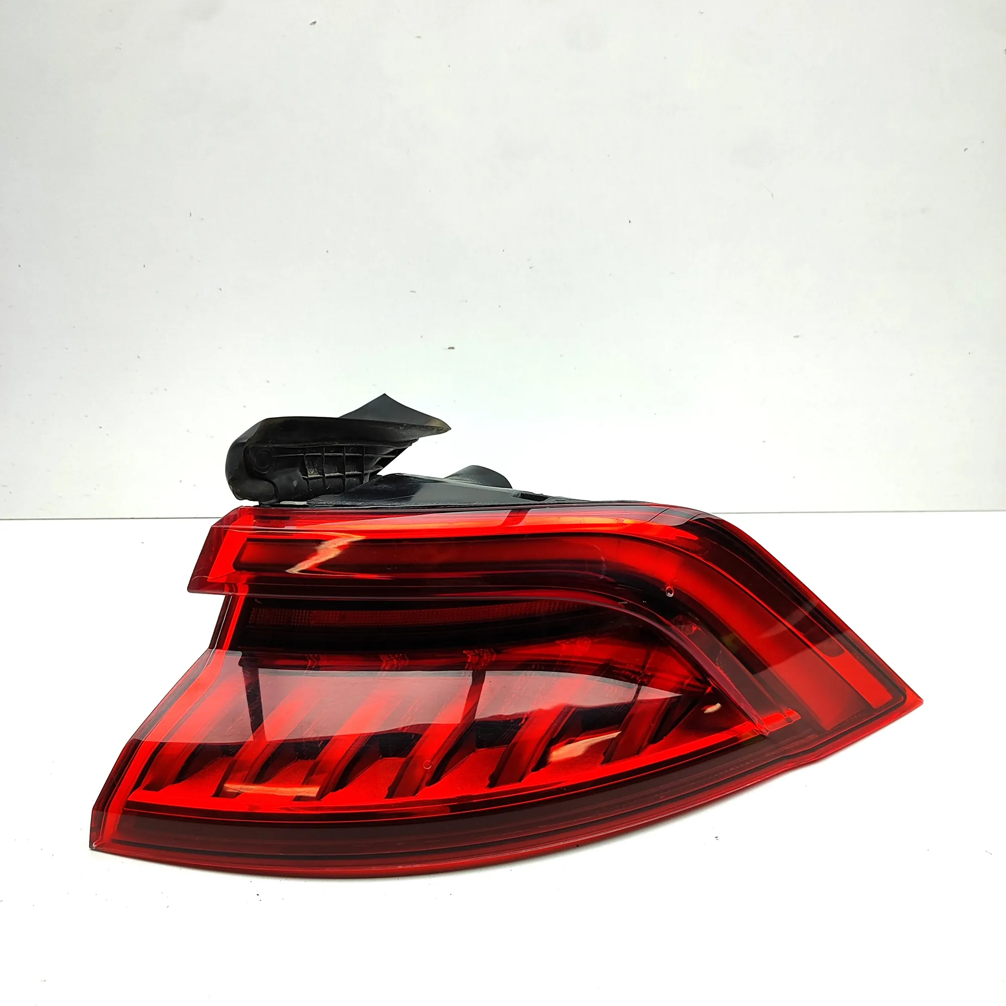 AUDI Q8 4M Rear Right Tail Light  4M8945070C 3.0 Petrol / electricity 37351200