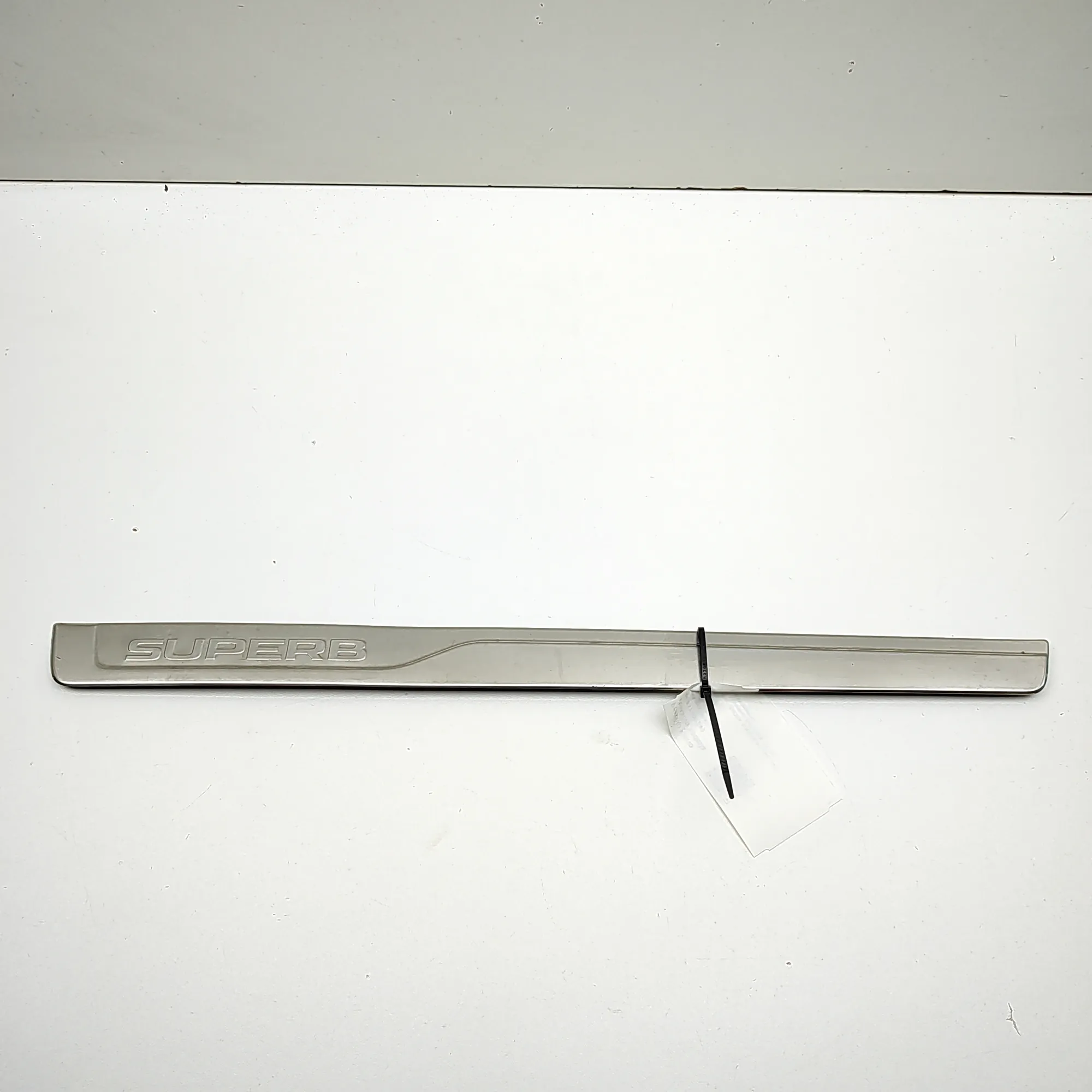 SKODA SUPERB MK3 Estate 3V Front Right Sill Trim 3V0853814P 2.0 Diesel 37500789