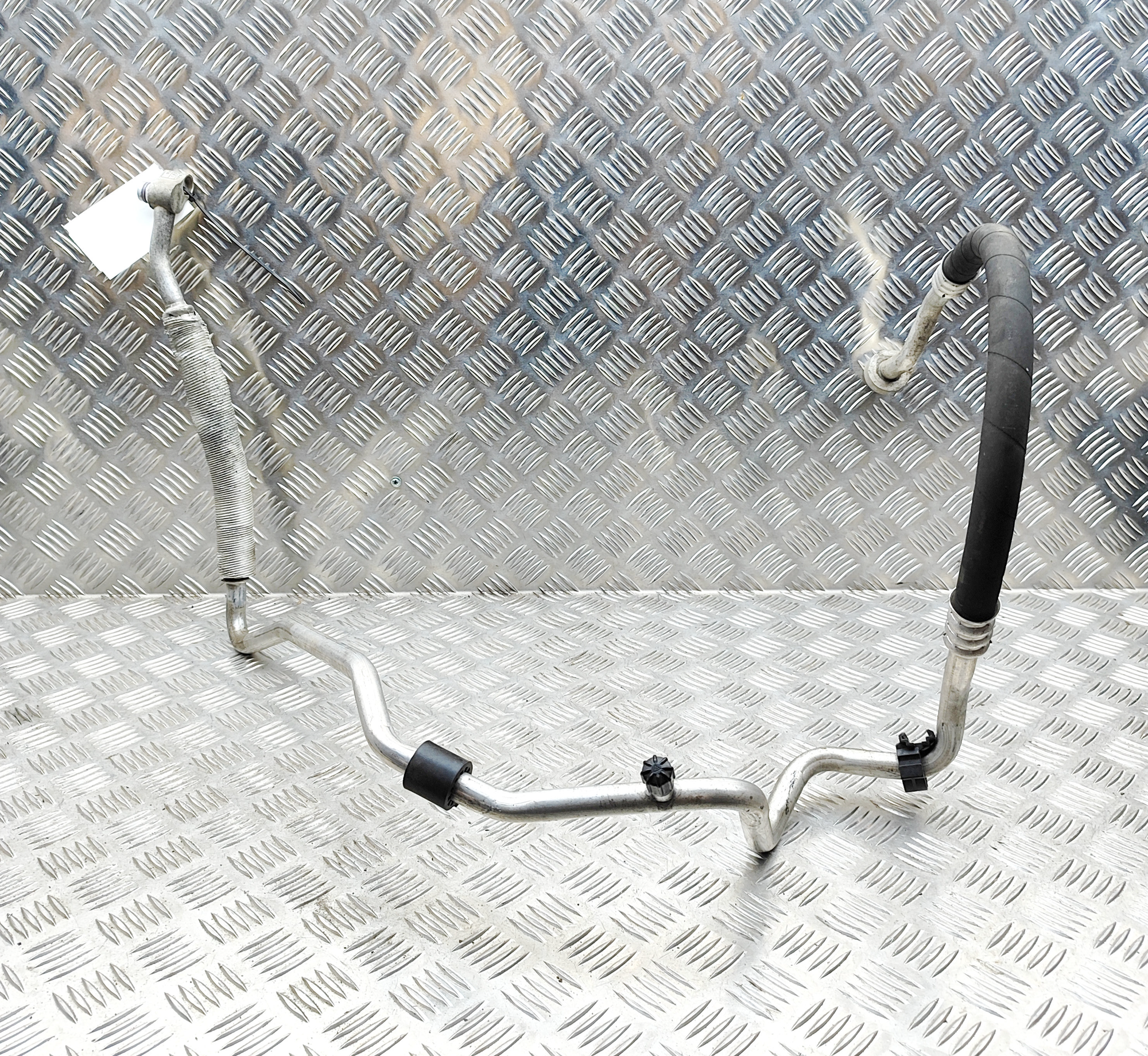 AUDI Q3 8U MK1 A/C Air Con Hose Pipe 8U0820743C 2.0 Diesel 130kw 2012 37602443