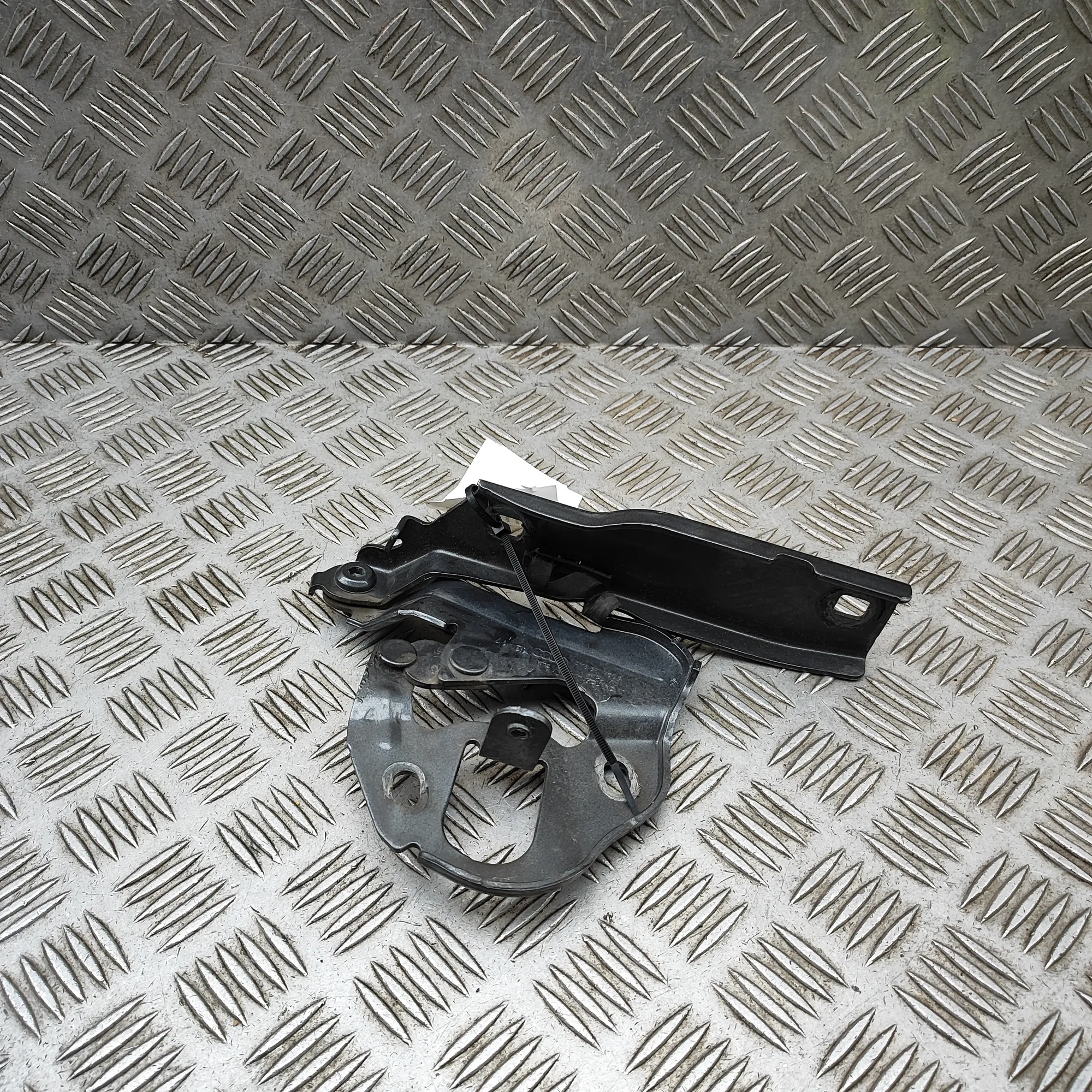 AUDI Q8 4MN Front Left Bonnet Hinge 4M8823301A 3.0 Petrol / electricity 37353970
