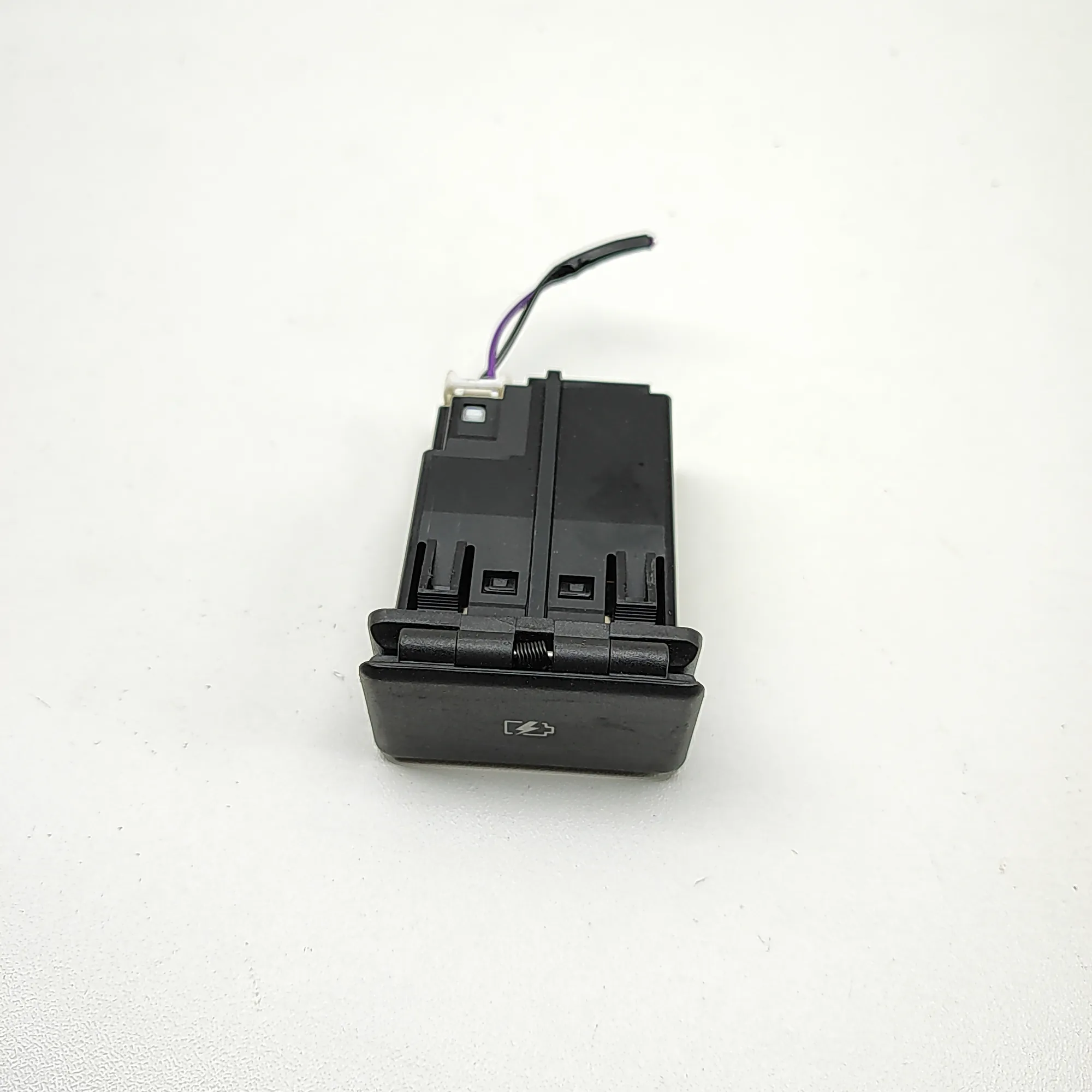 NISSAN LEAF ZE1 MK2 USB Port 25331-5SA0A Electricity 160kw 2021 37313312