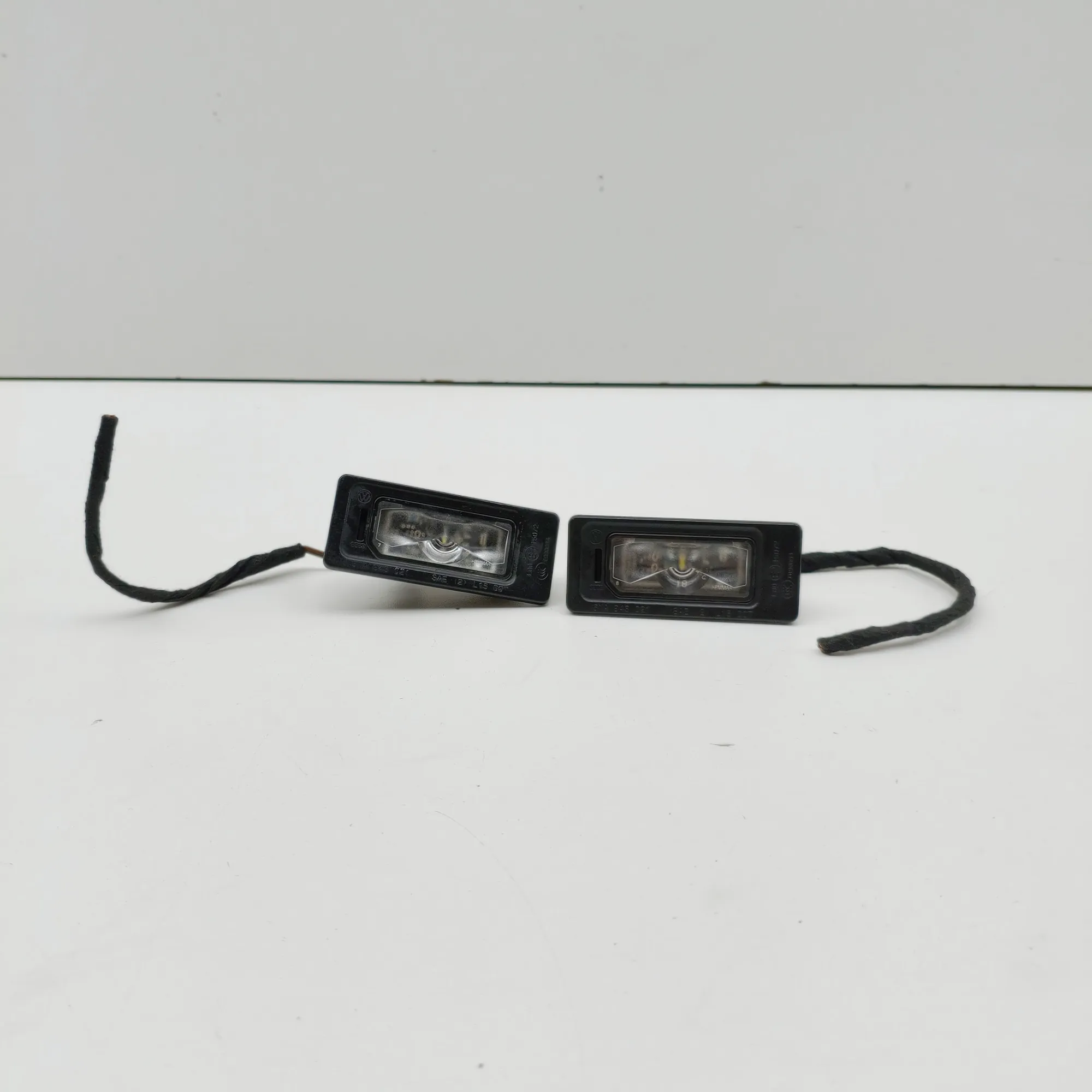 SKODA KAROQ NU7 License Plate Lights 5NA943021 1.5 Petrol 110kw 2020 37547750