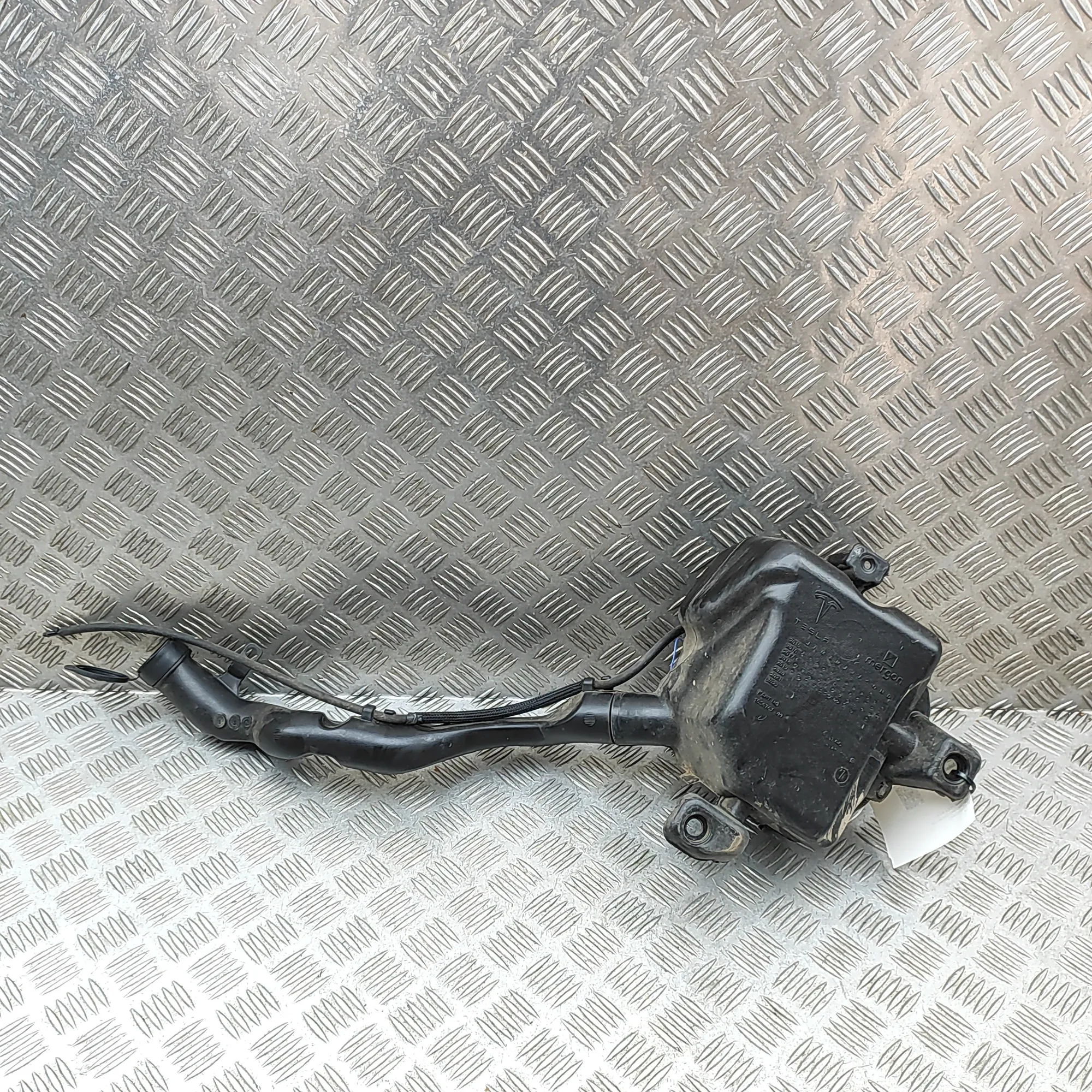 TESLA MODEL X Window Washer Tank 1056767-00 Electricity 568kw 2020 34845221