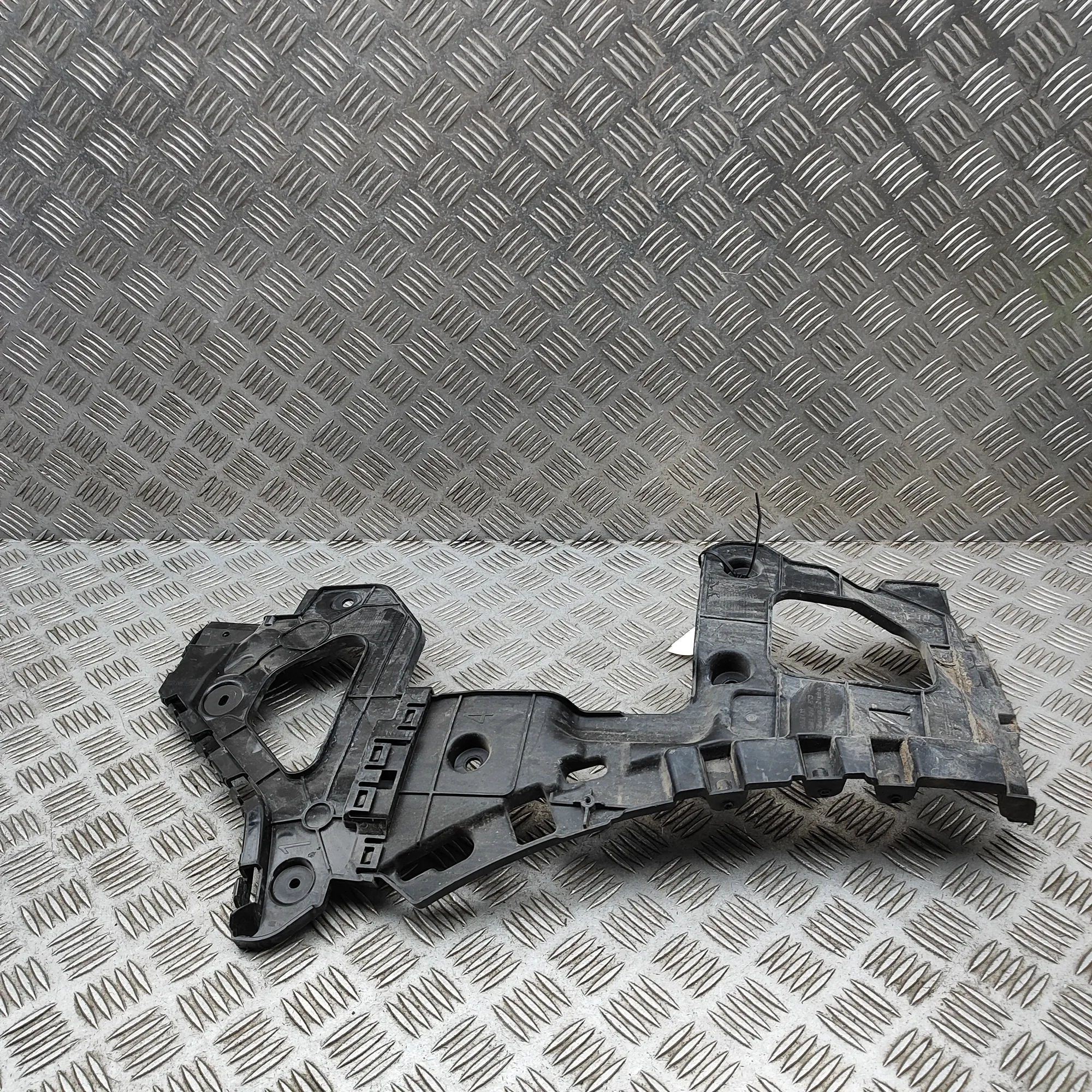 AUDI Q8 4MN Rear Left Bumper Bracket 4M8807453 3.0 Hybrid 250kW 2019 37352626