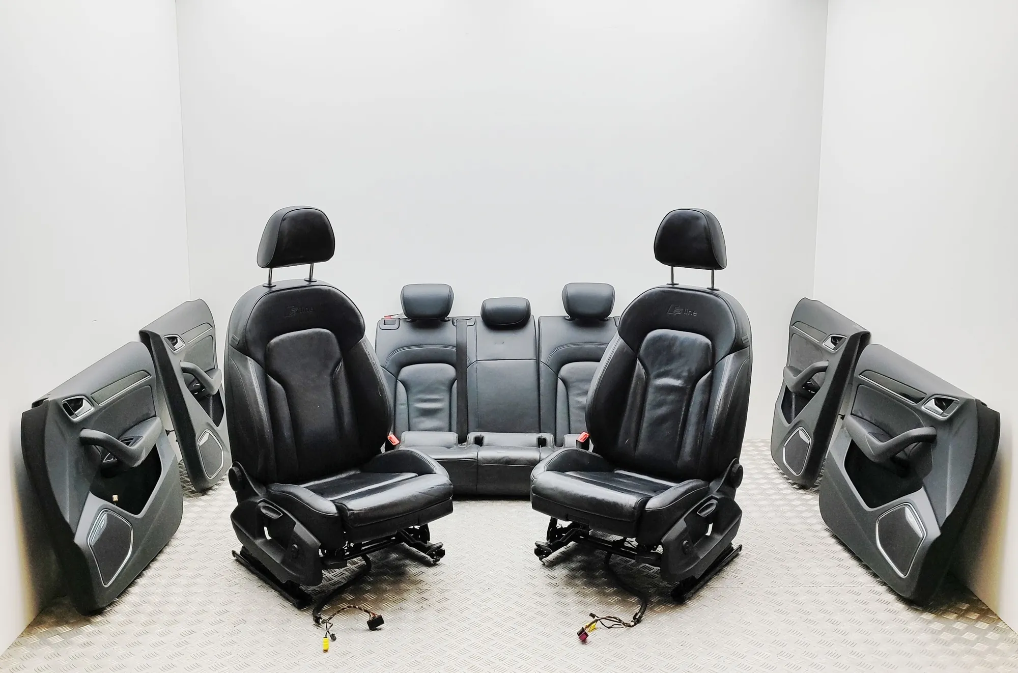 AUDI Q3 8U MK1 Interior Seats W/ Door Cards Kit 8U0867103E RHD 2.0 Petrol 132kw