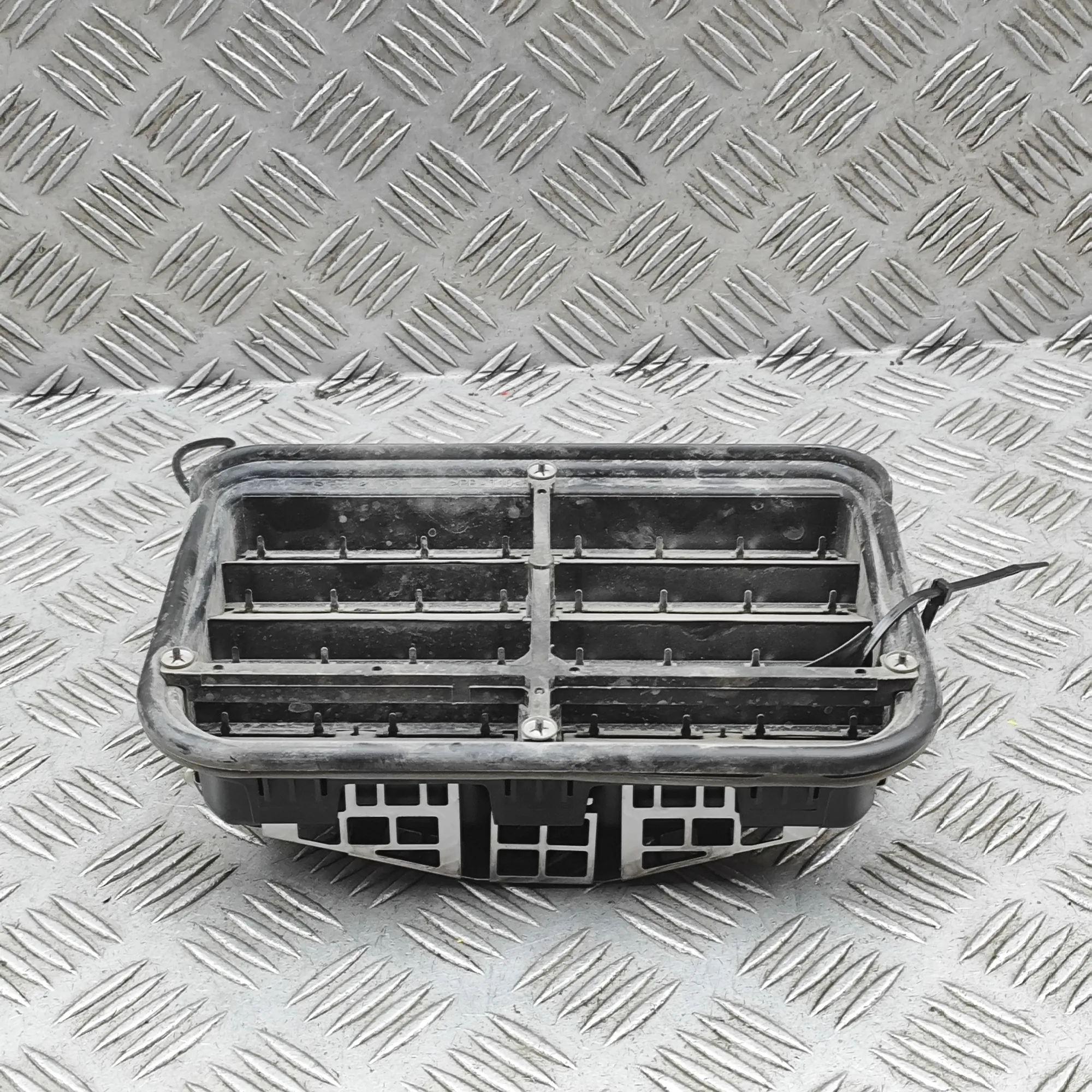 MERCEDES-BENZ S W222, V222, X222 Body Ventilation Grilles A2229050236 36897113