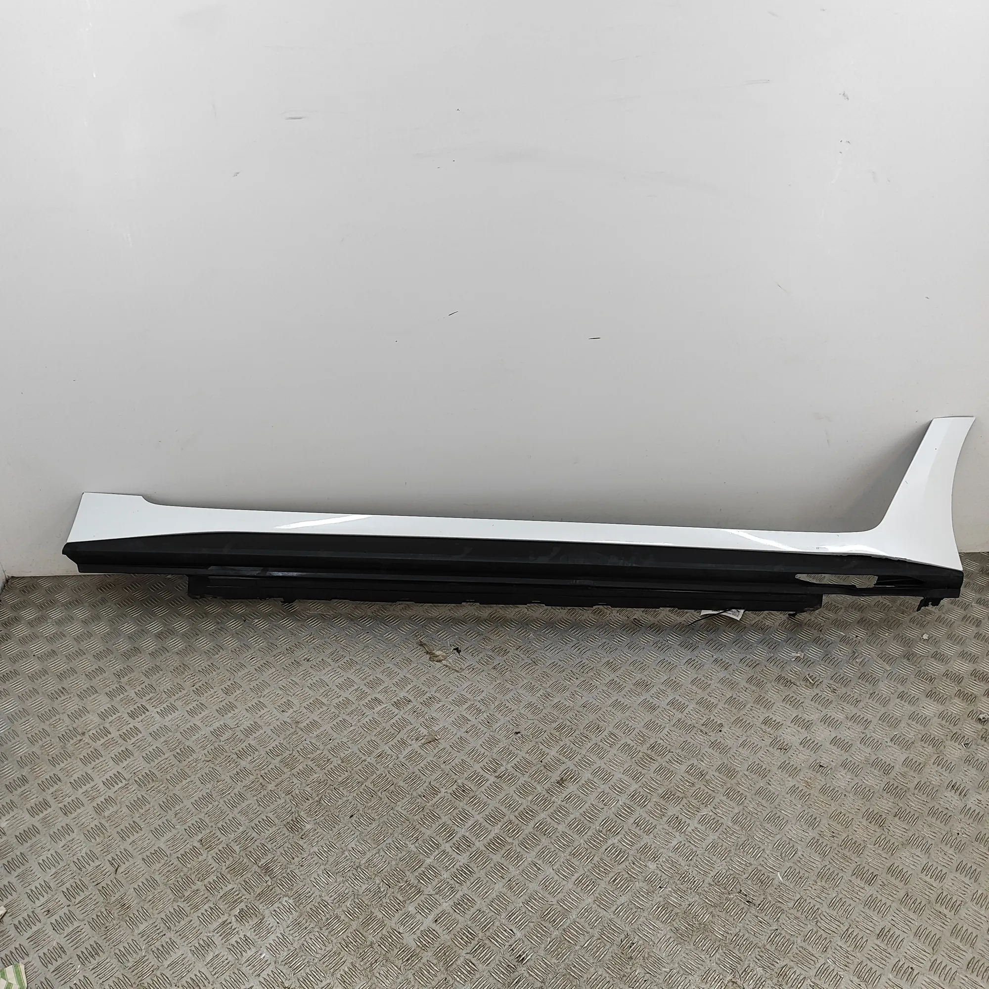 BMW i4 G26 Right Side Plastic Sideskirt Cover 5A360E8 Electricity 210kw 36950324
