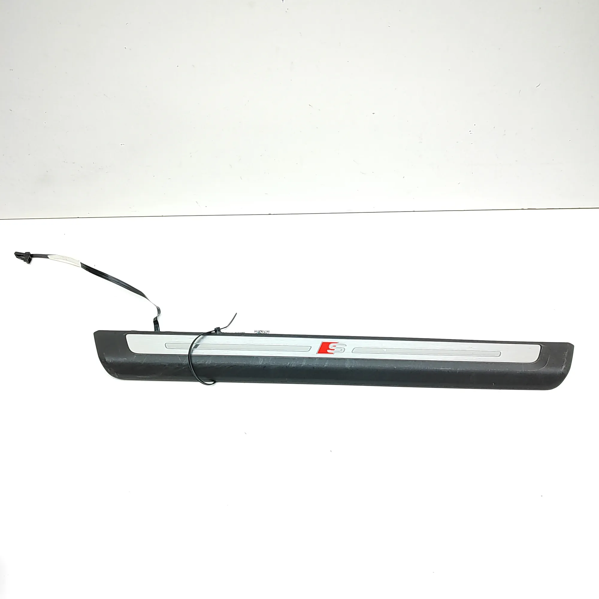 AUDI Q3 F3 MK2 Front Right Sill Trim 83A947418 2.0 Petrol 140kw 2025 36682311