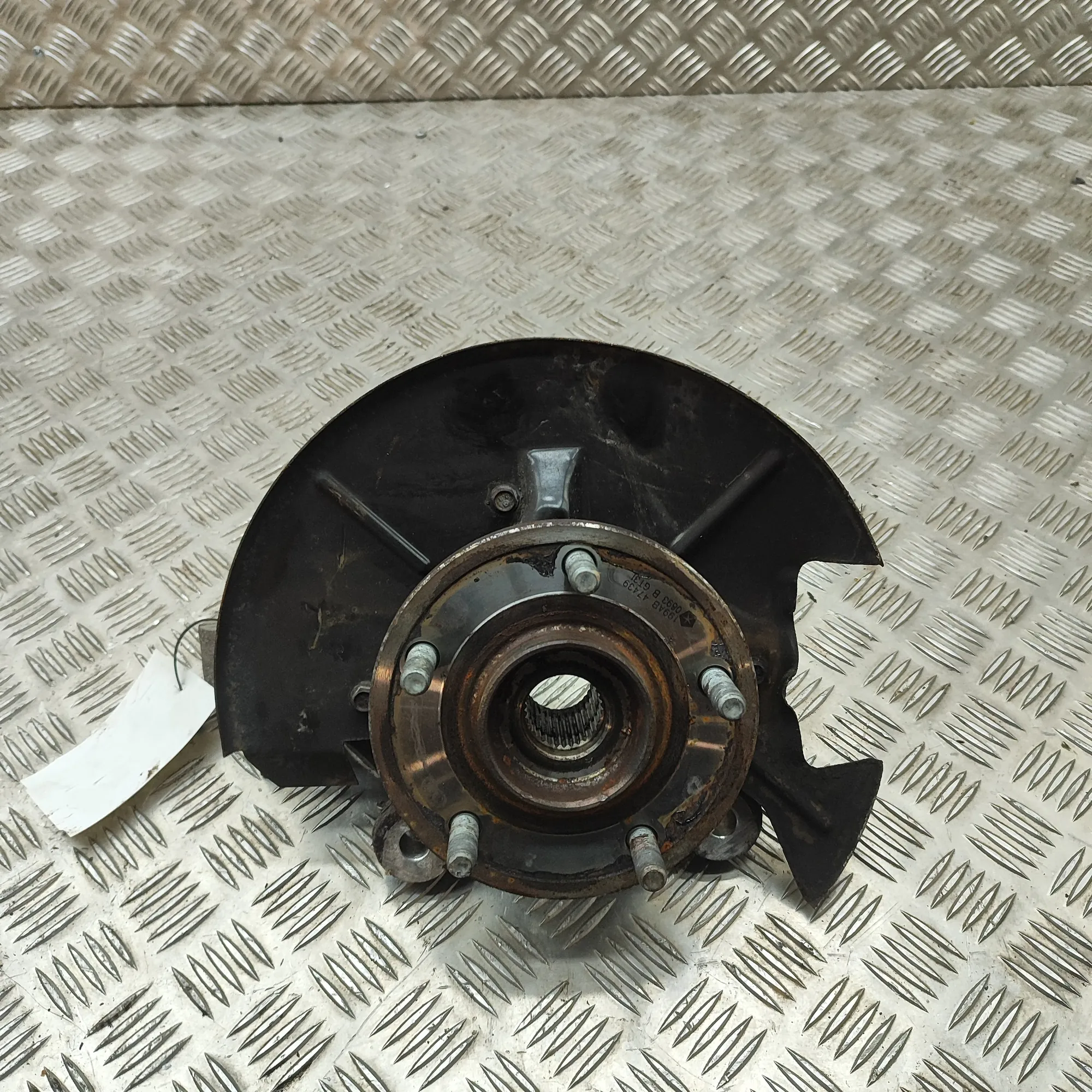 CHRYSLER GRAND VOYAGER MK5 RT Front Left Wheel Hub 04743579AB 2.8 Diesel 132kW