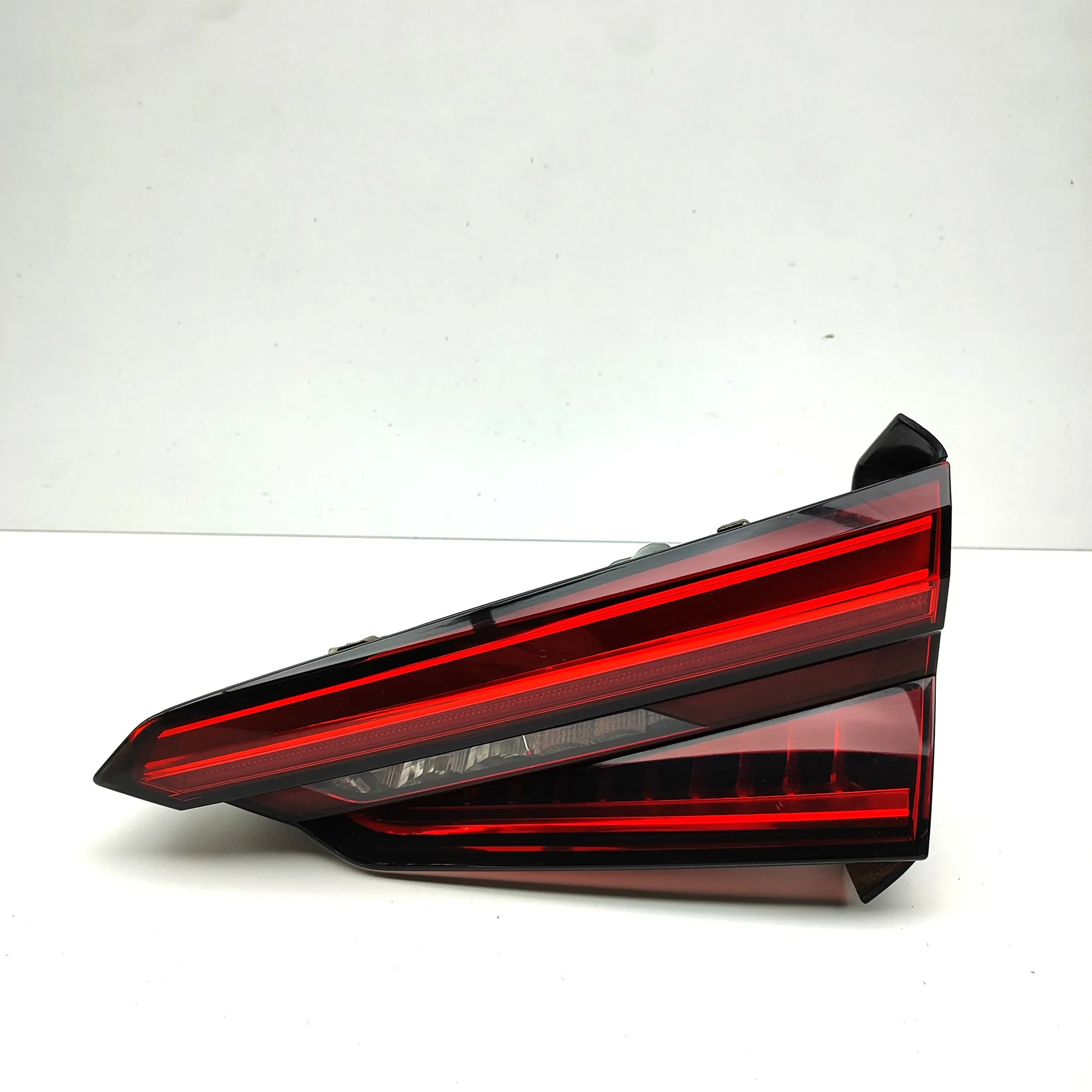 AUDI A5 F5 Right Side Tailgate Tail Light 8W6945094C 2.0 Diesel 140kw 37003056