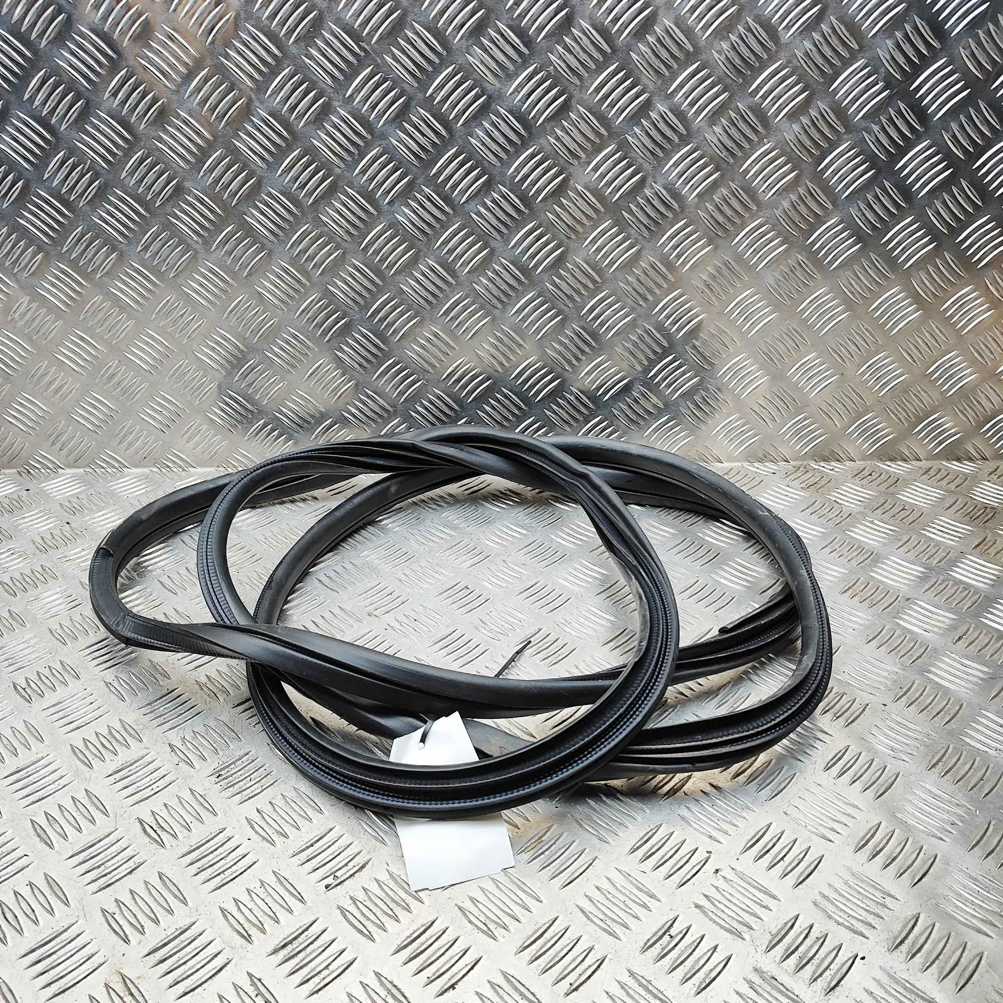 NISSAN ARIYA FE0 Front Right Door Seal Rubber 80830-5MP0A 2025 37494997