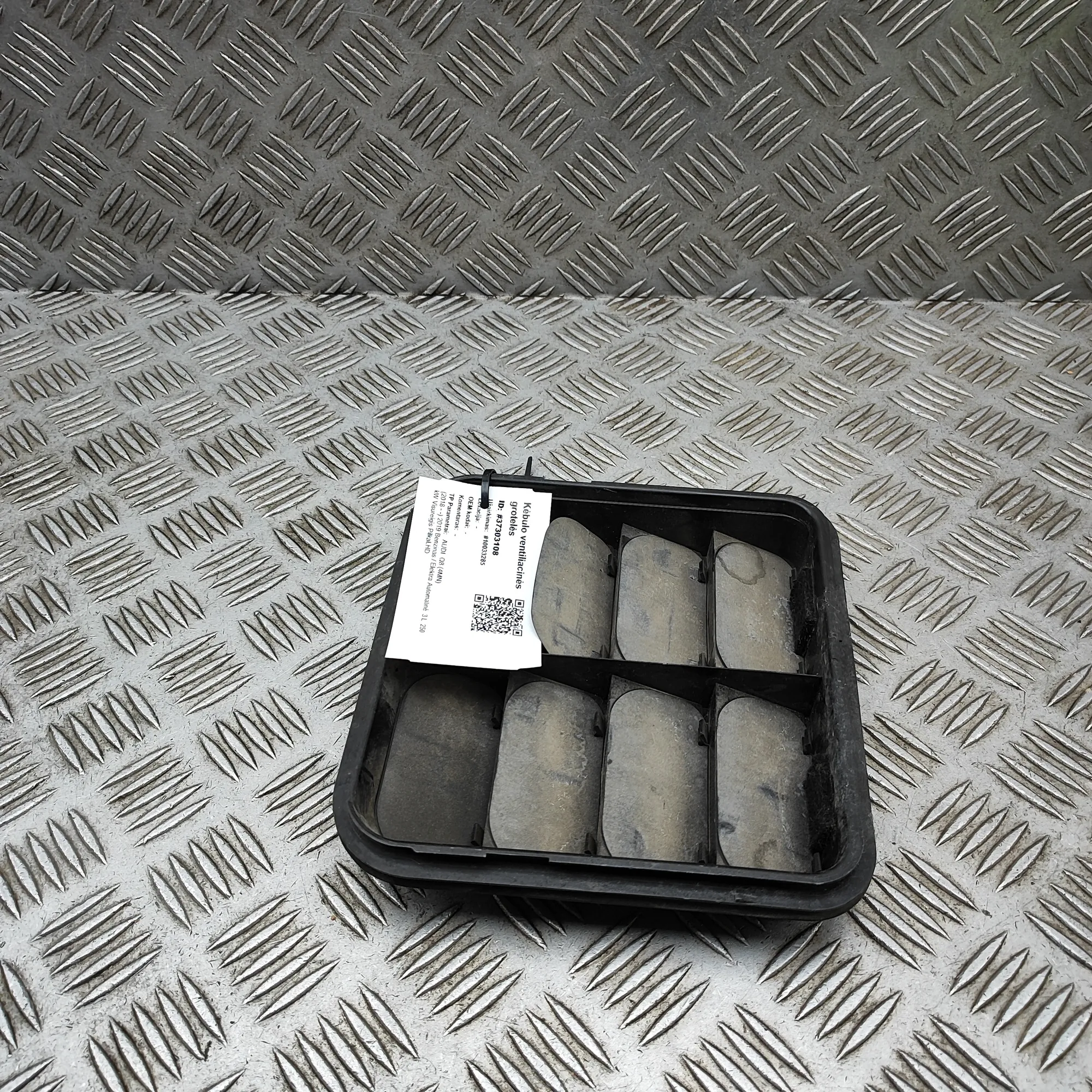 AUDI Q8 4MN Rear Body Ventilation Grille 4M0819181 3.0 Hybrid 250kW 2019