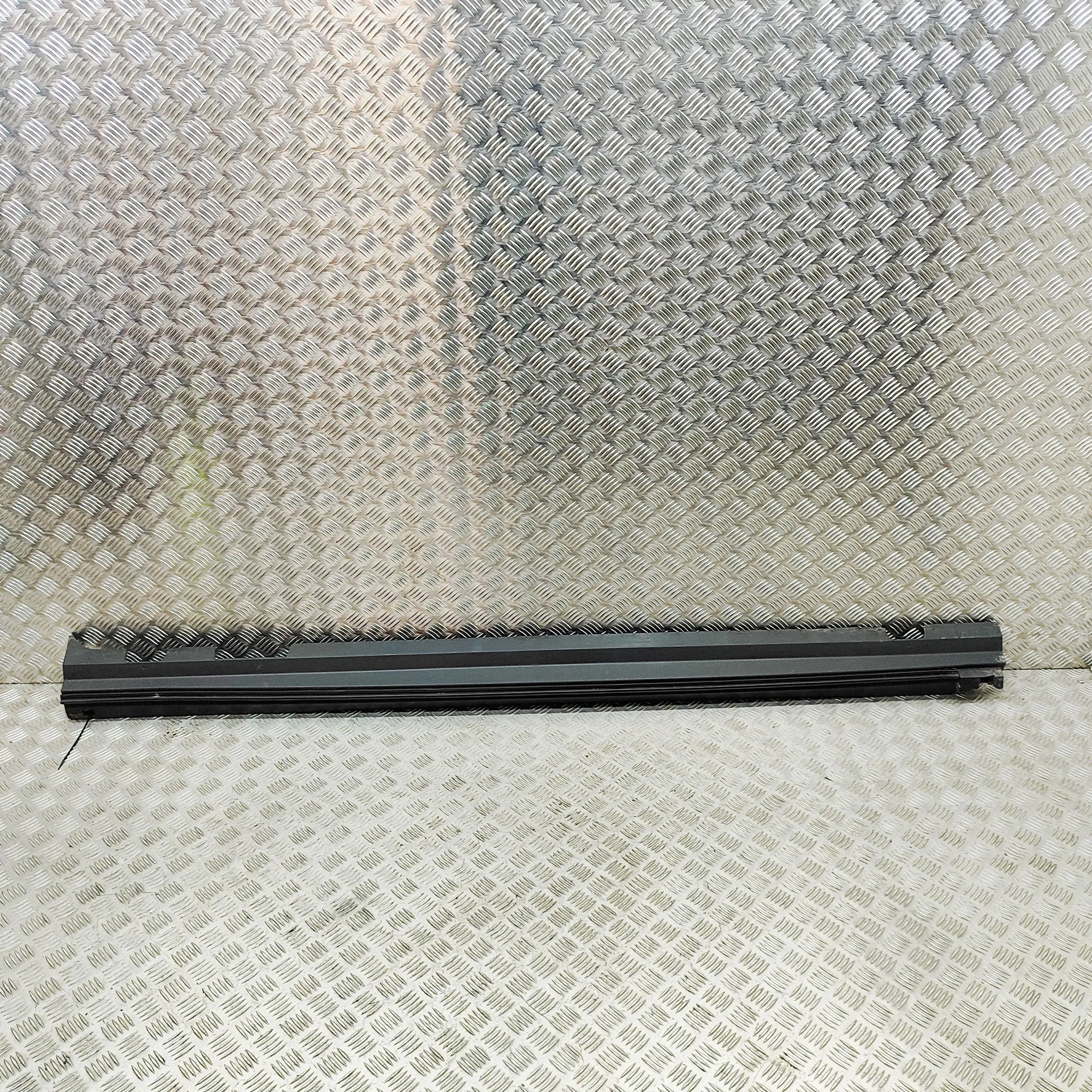 VOLVO XC40 Left Side Plastic Sideskirt Cover 31448223 2.0 Hybrid 120kW 2023