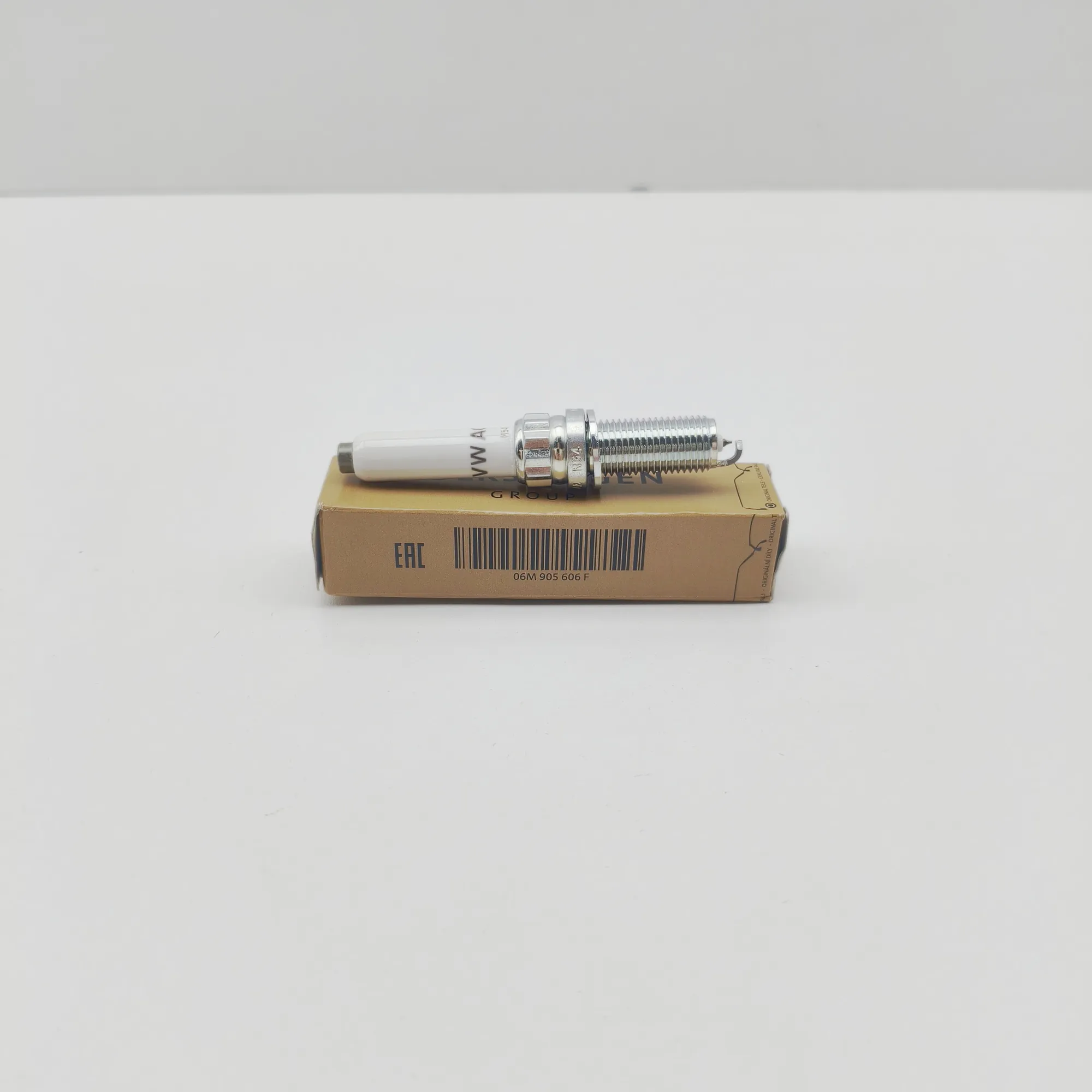 AUDI A4 8W B9 Spark Plug 06M905606F 2015 37557424 NEW
