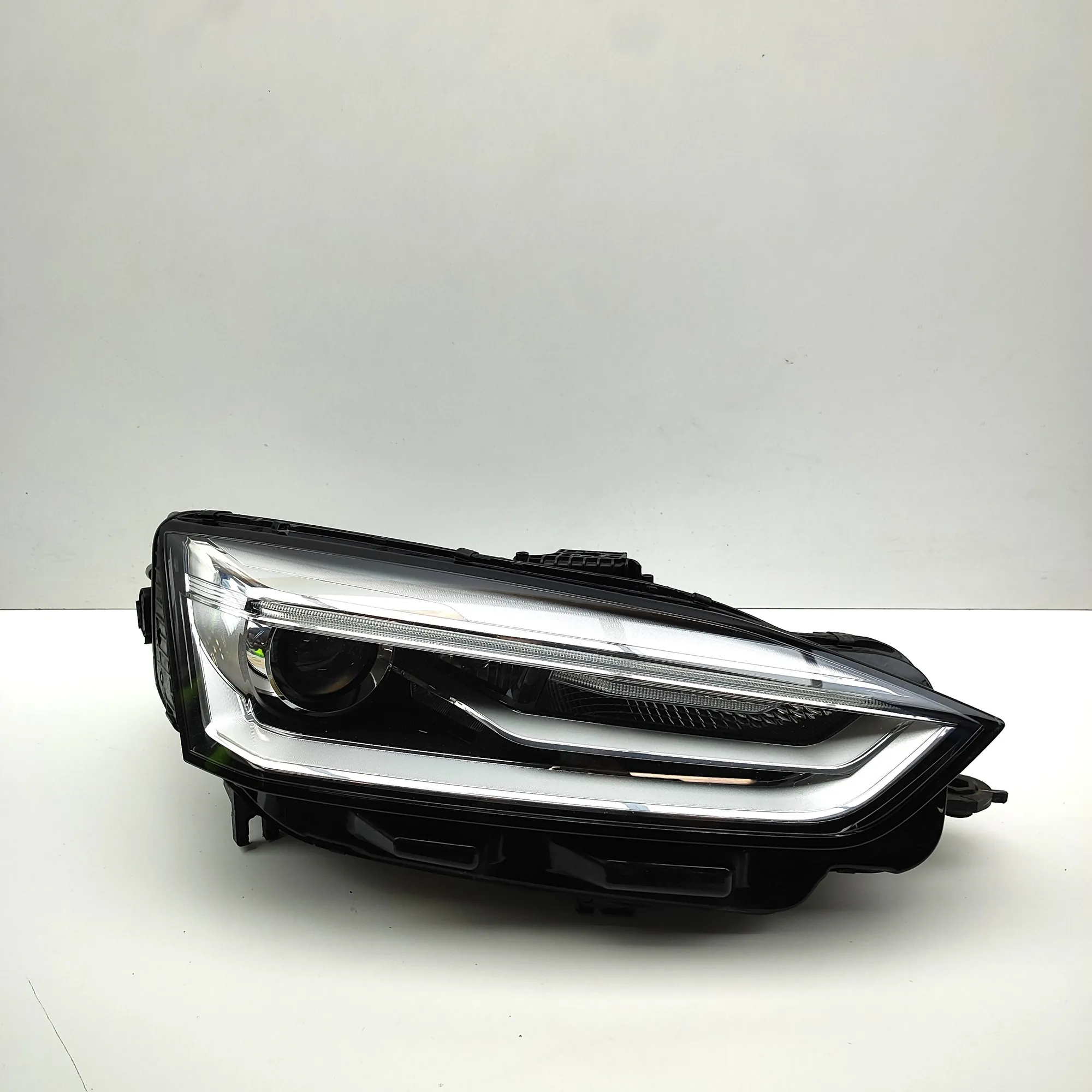 AUDI A5 F5 MK2 Front Right Headlight 8W6941006D RHD 2.0 Diesel 140kw 2016