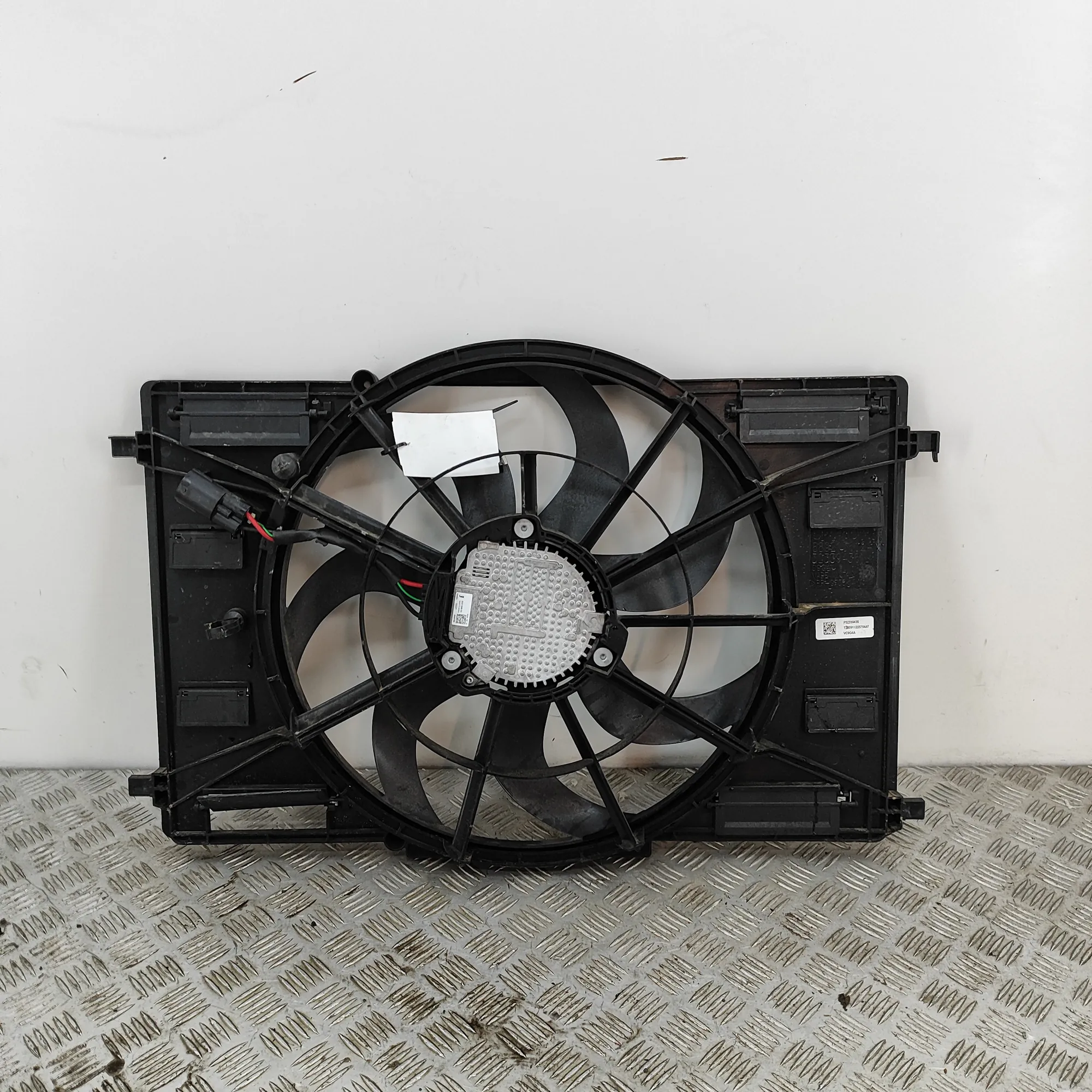 VOLVO XC40 536 Engine Cooling Fan Shroud P32339436 2.0 Hybrid 120kw 2023