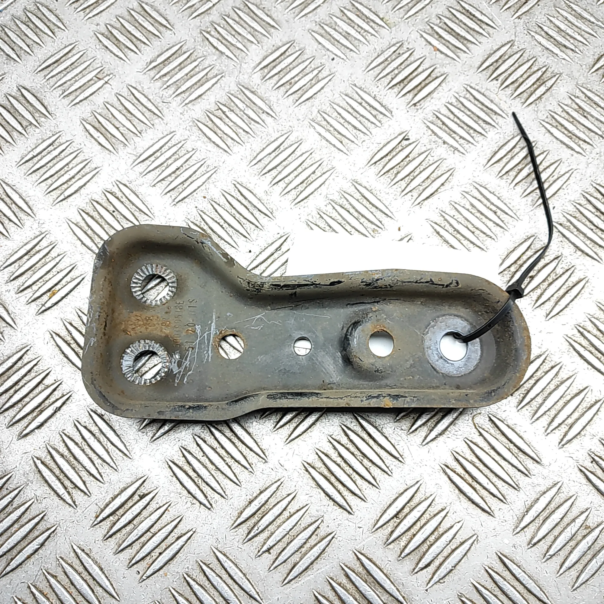 SKODA SUPERB MK3 Estate 3V Right Side Subframe Bracket 5Q0199518E 2021 37497044
