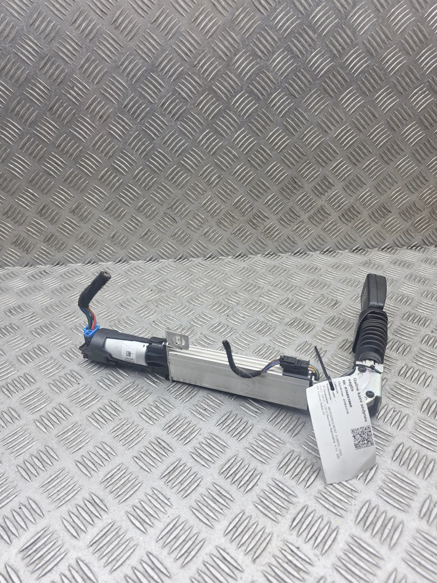 MERCEDES-BENZ S W222, V222, X222 Rear Left Seat Buckle A2228600169 36893860