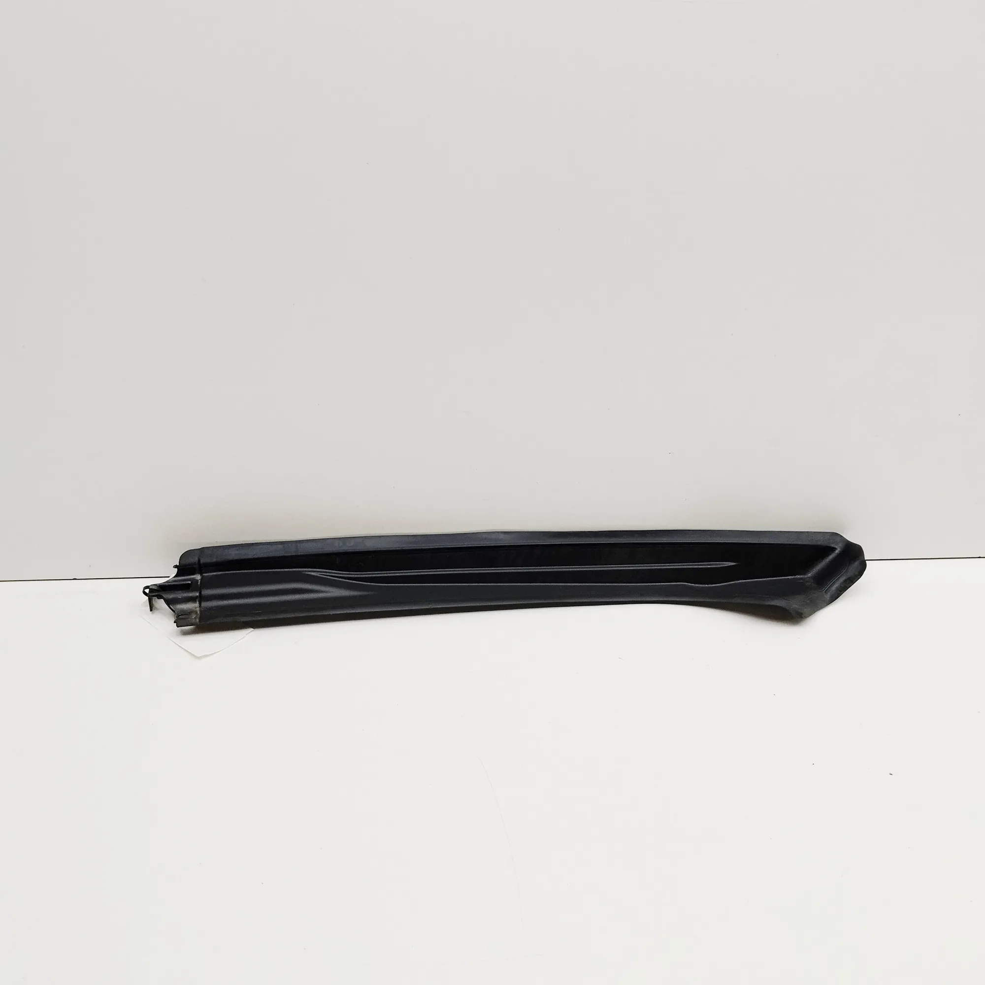 BMW i4 G26 Rear Tailgate Left Side Drip Rail Trim 9448319 Electricity 37578849