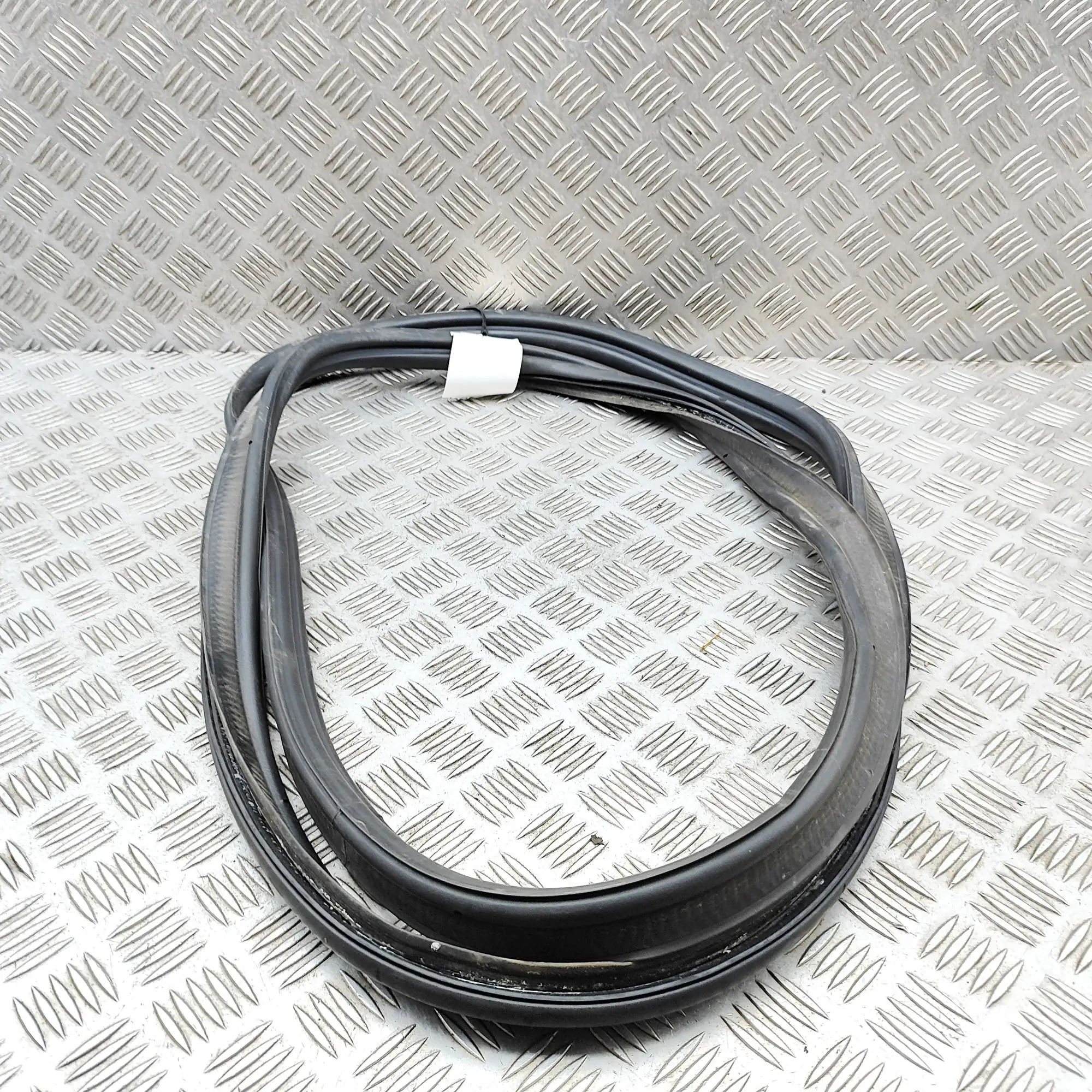 VOLVO S90 MK2 Tailgate Rubber Seal 31371605 2.0 Diesel 173kw 2017 37531250