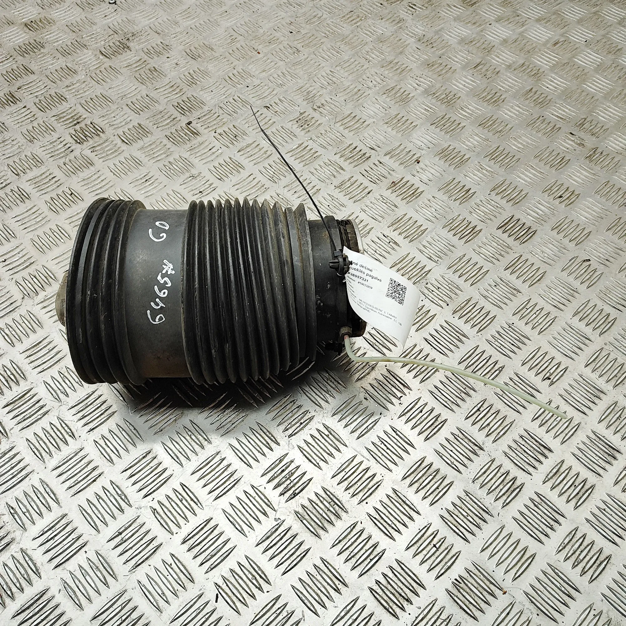 MERCEDES-BENZ E S213 Rear Right Air Suspension Spring Bag A2053200225 36957331