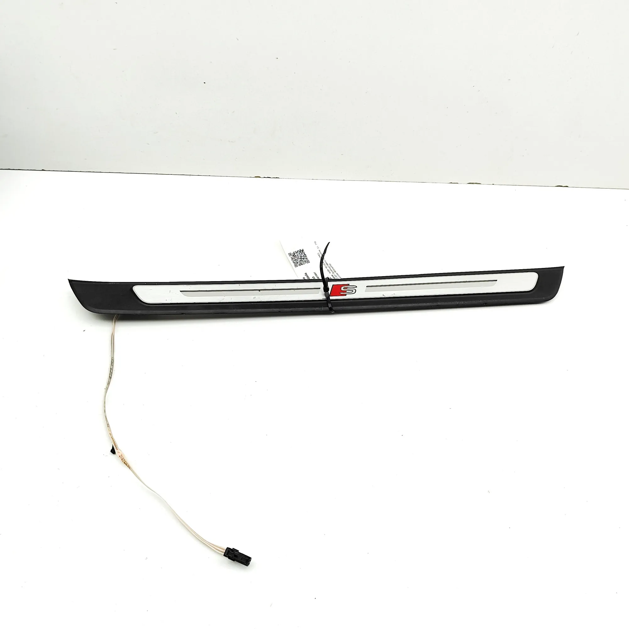 AUDI A6 C8 Avant 4K Front Left Sill Trim 4K0947406 3.0 Hybrid 210kW 2021
