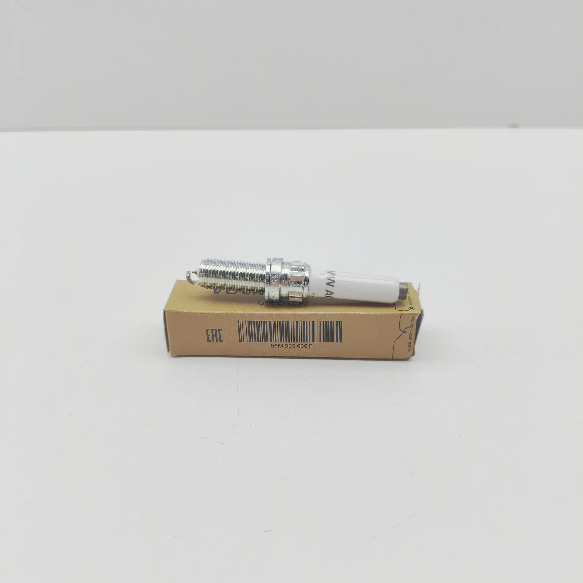 AUDI A4 8W B9 Spark Plug 06M905606F 2015 37557427 NEW