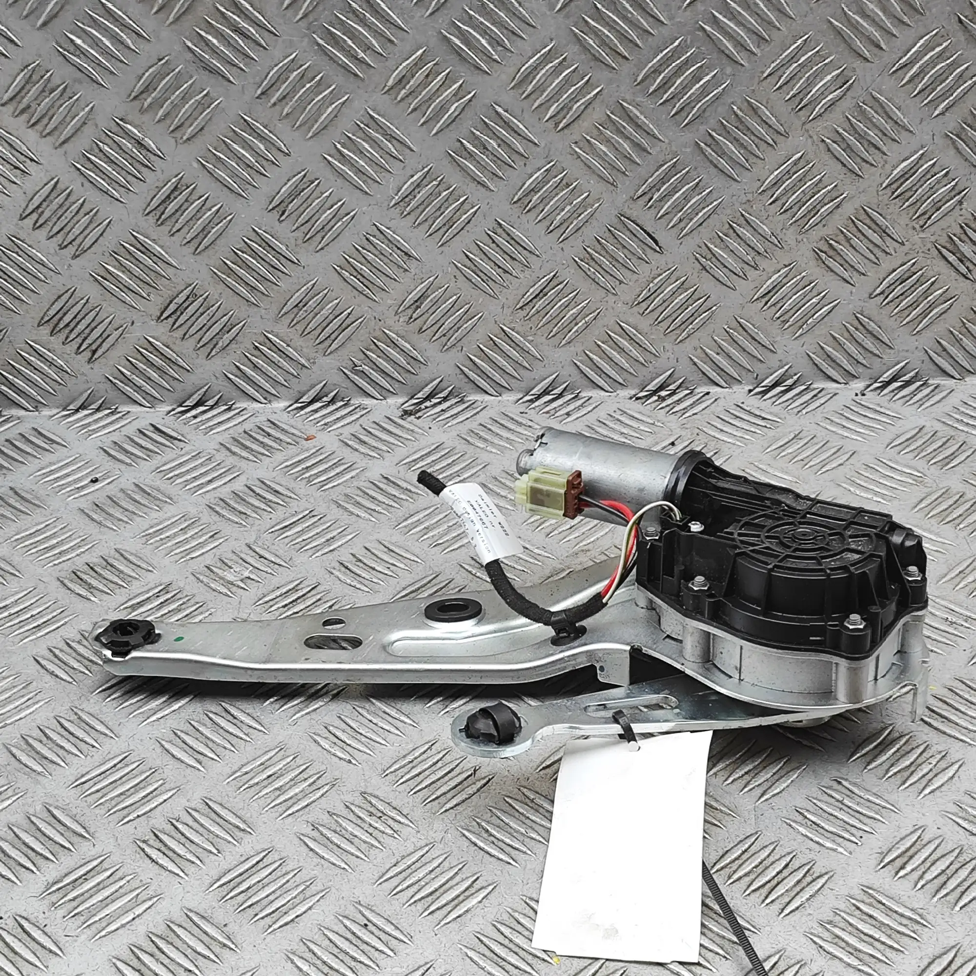 MERCEDES-BENZ S-CLASS W222, V222, X222 Tailgate Opening Cylinders 36895712