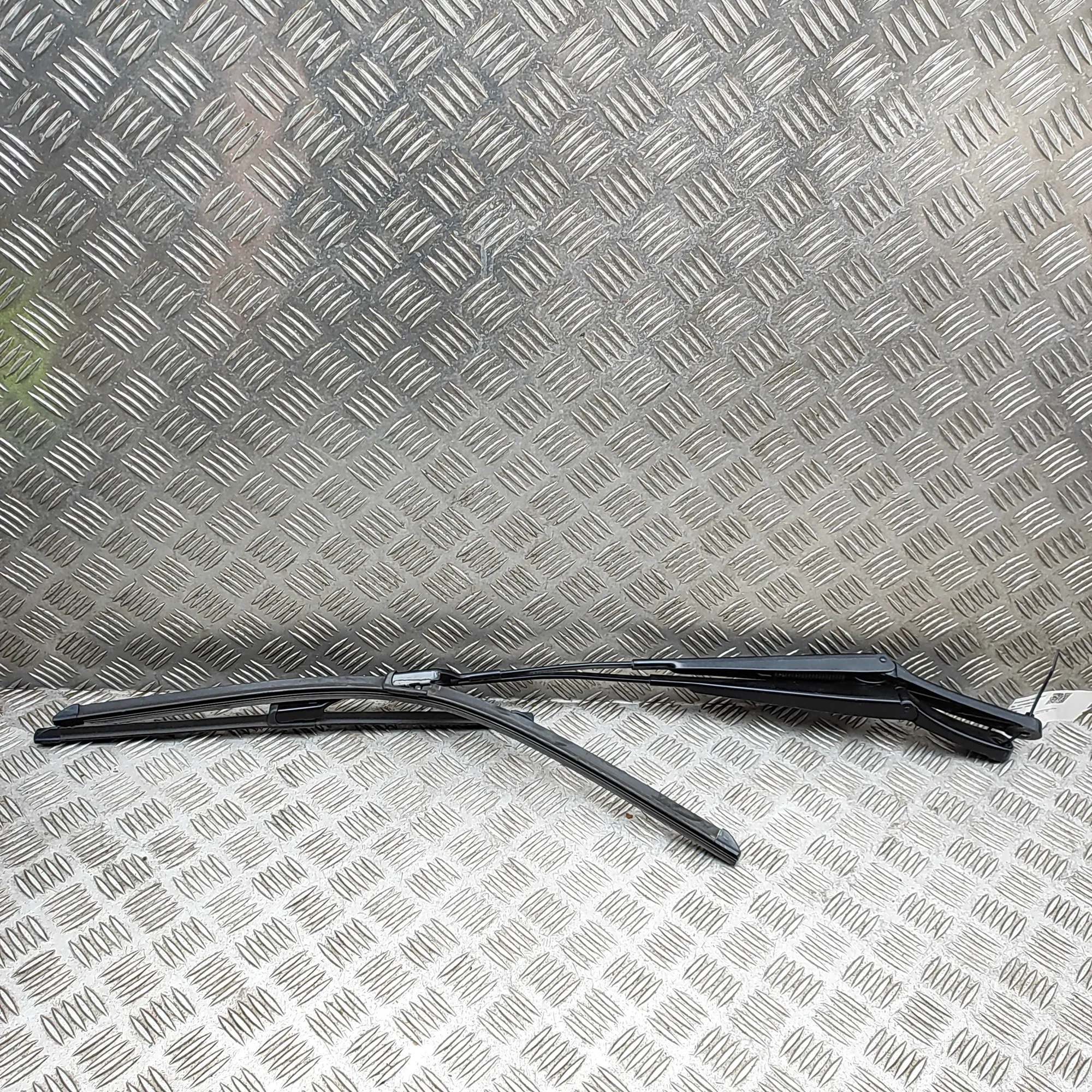 SKODA SUPERB MK3 Estate 3V Front Wiper Arms 3V2955410 RHD 2021 37492614