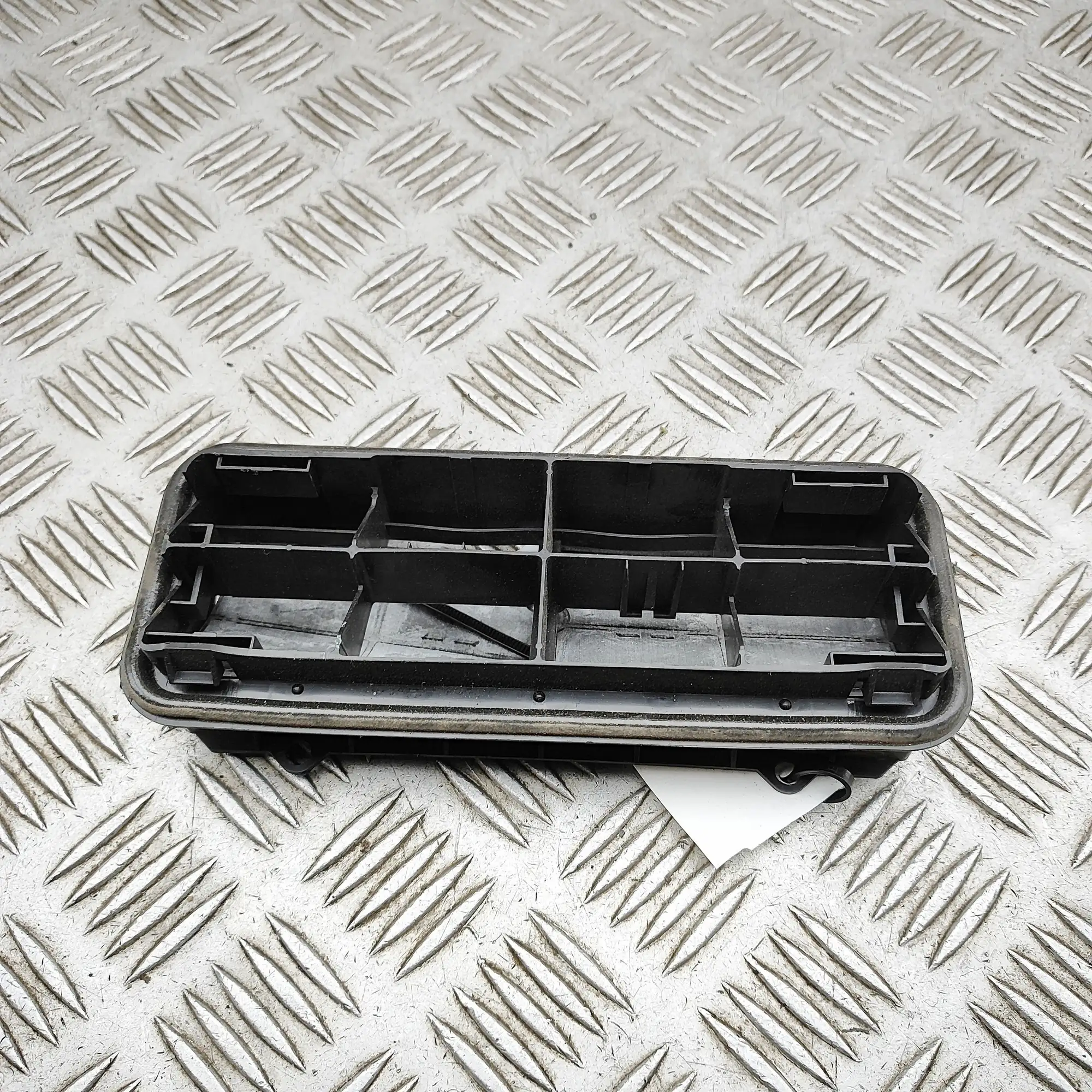 NISSAN LEAF ZE1 MK2 Rear Body Ventilation Grille 77008-AX60B Electricity 160kw