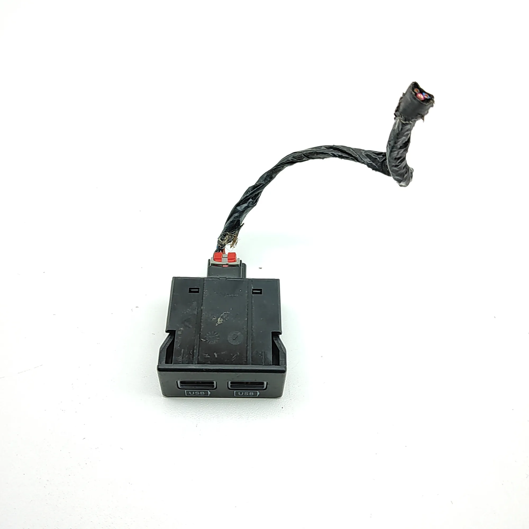 CHRYSLER GRAND VOYAGER MK5 RT USB Port 68145567AA 2.8 Diesel 132kw 2014 37502091