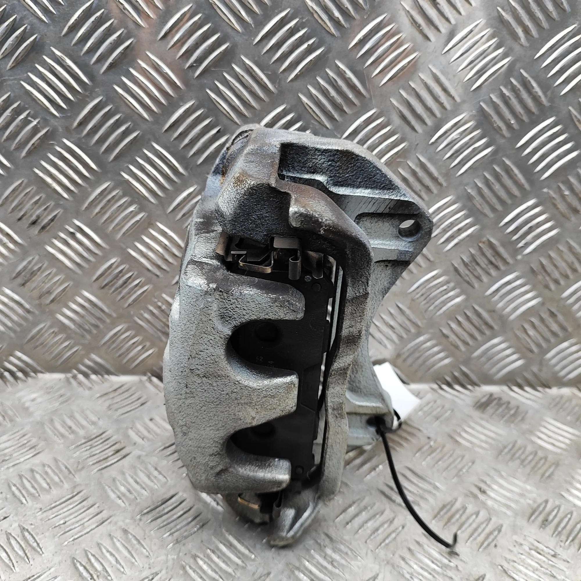 NISSAN ARIYA FE0 Front Right Brake Caliper 41000-5MT3C Electricity 178kW 2025