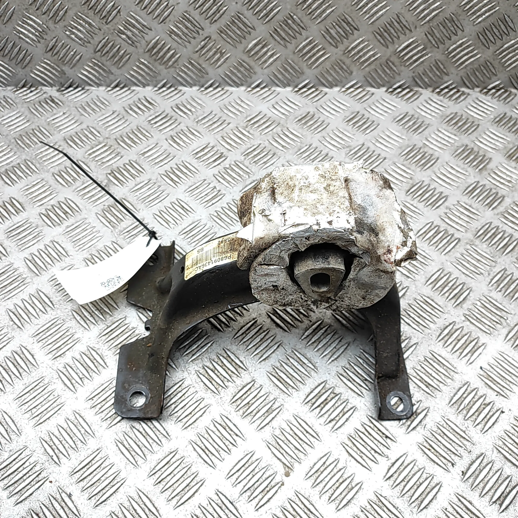 CHRYSLER GRAND VOYAGER MK5 RT Rear Engine Mount 68091436AC 2.8 Diesel 132kW 2014