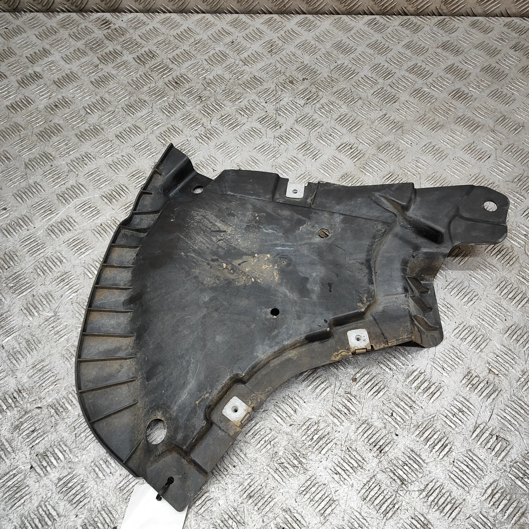 MERCEDES-BENZ E T-Model S213 Right Side Underbody Cover A2135202600 36942936