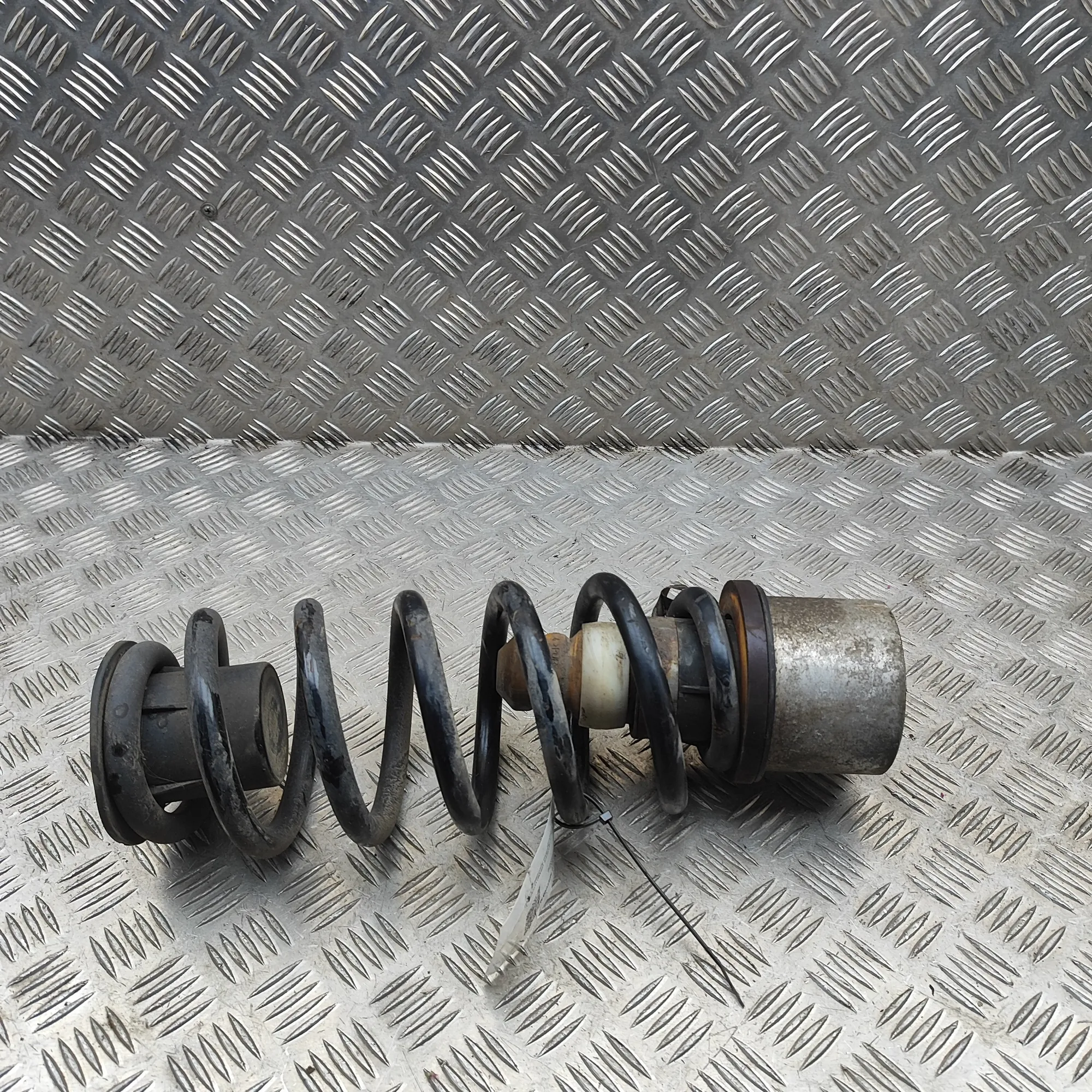 CHRYSLER GRAND VOYAGER MK5 RT Rear Left Coil Spring 68142534AA 2.8 Diesel 132kW