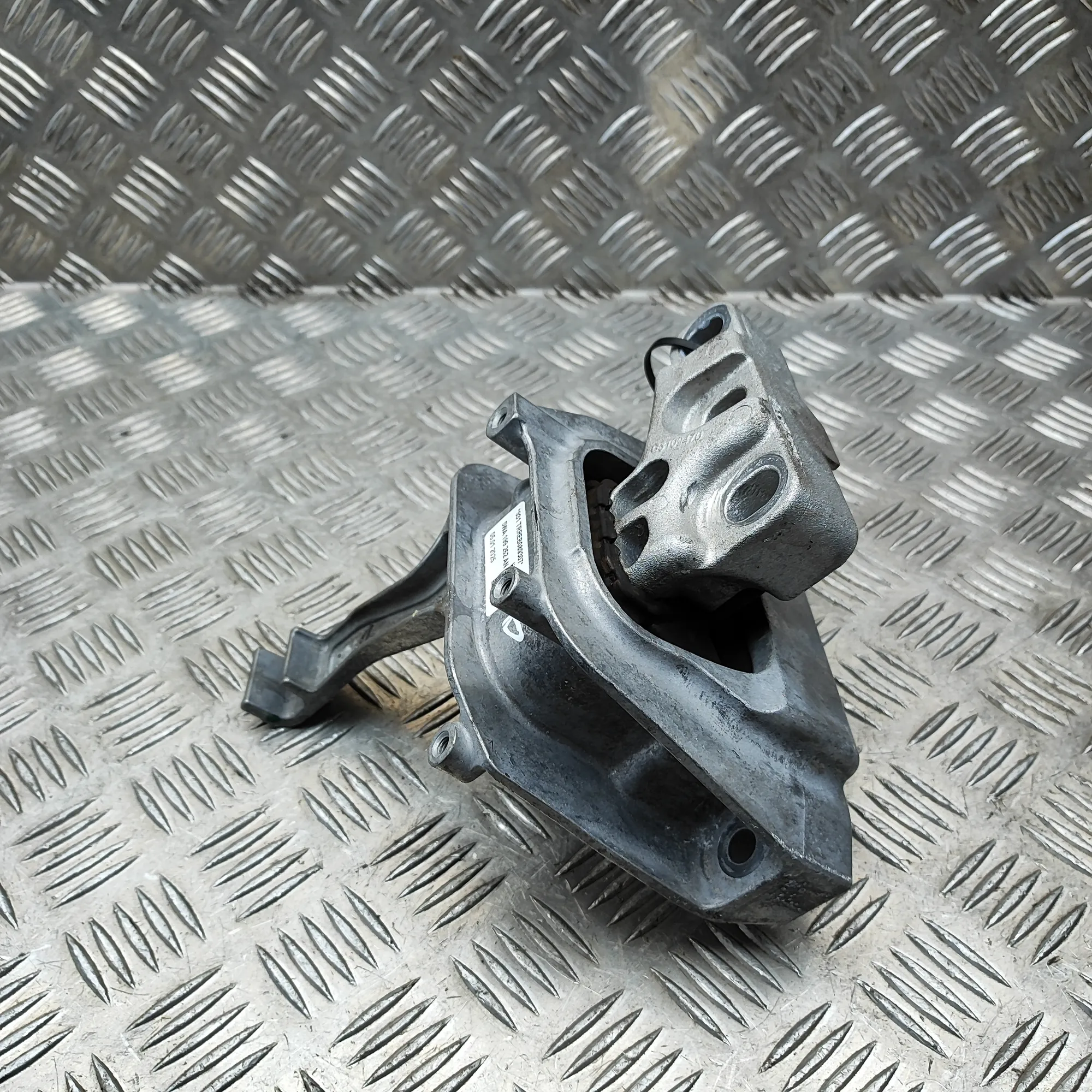 AUDI Q3 F3 MK2 Right Side Engine Mount 5WA199262AN 2.0 Petrol 140kw 2025