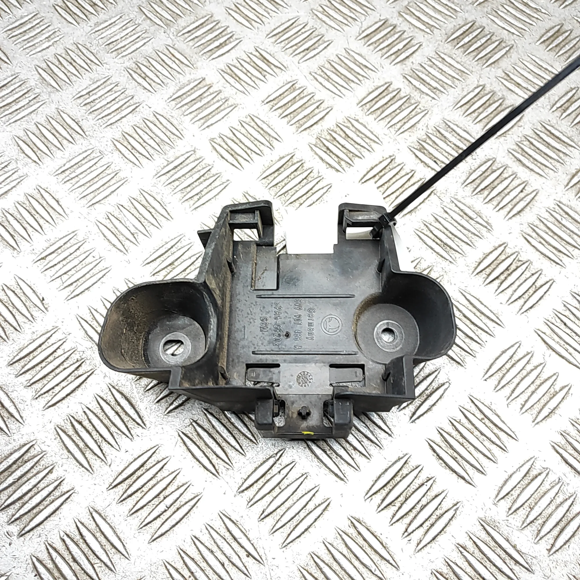 SKODA SUPERB MK3 Estate 3V Rear LH Blind Spot Bracket 3V9907455A 2021 37501389