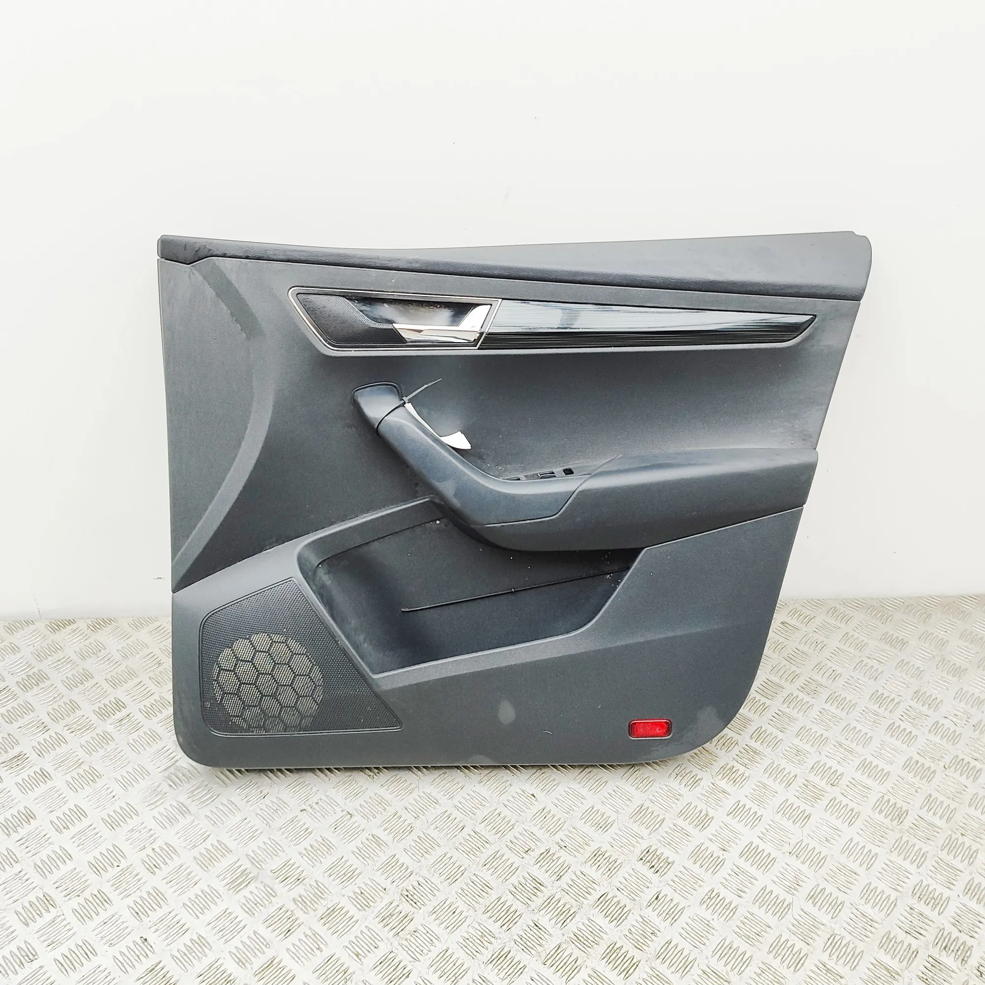 SKODA KAROQ NU7 Front Right Door Panel 57C867014N RHD 2020 37020090