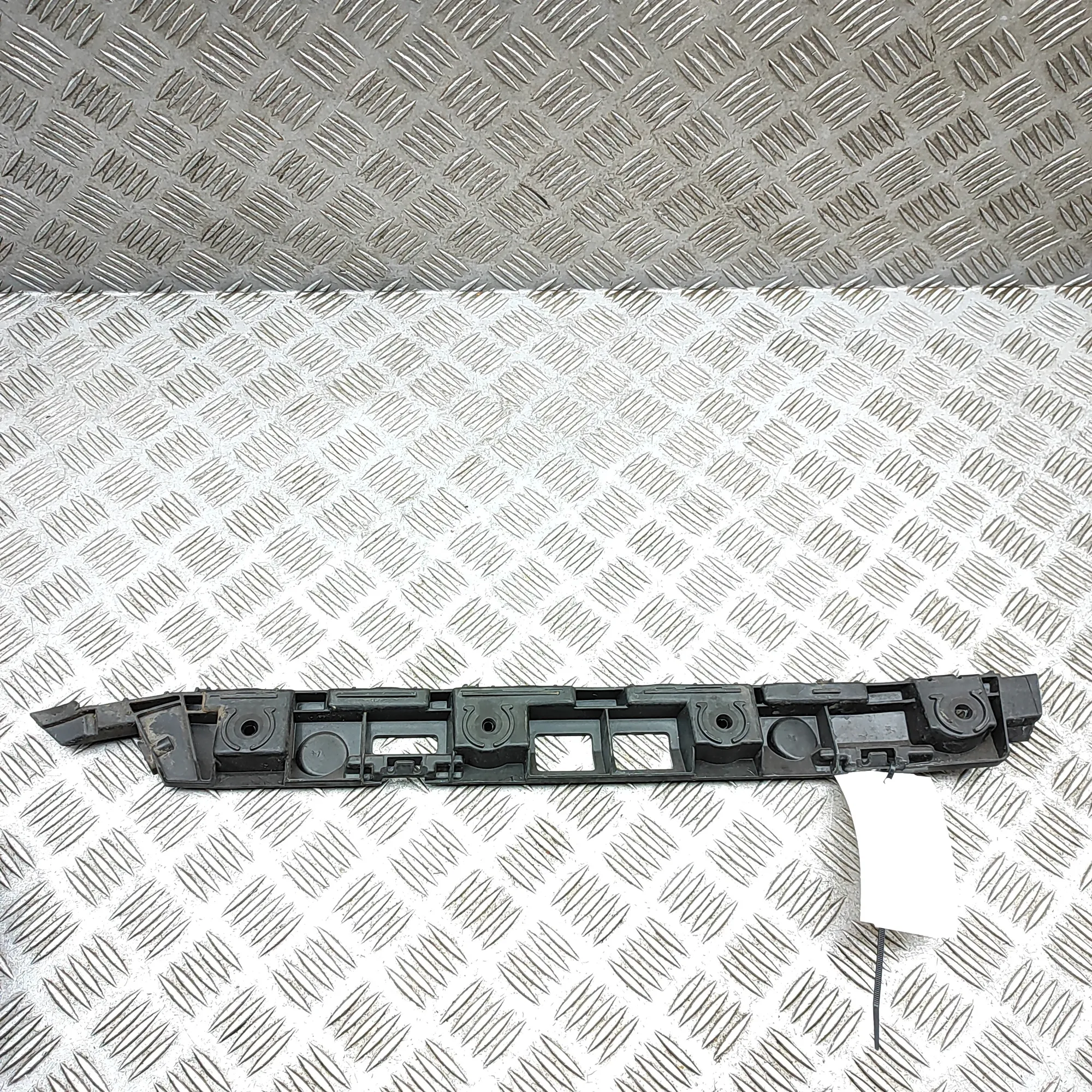 SKODA SUPERB MK3 Estate 3V Rear Right Bumper Bracket 3V9807394 37497181