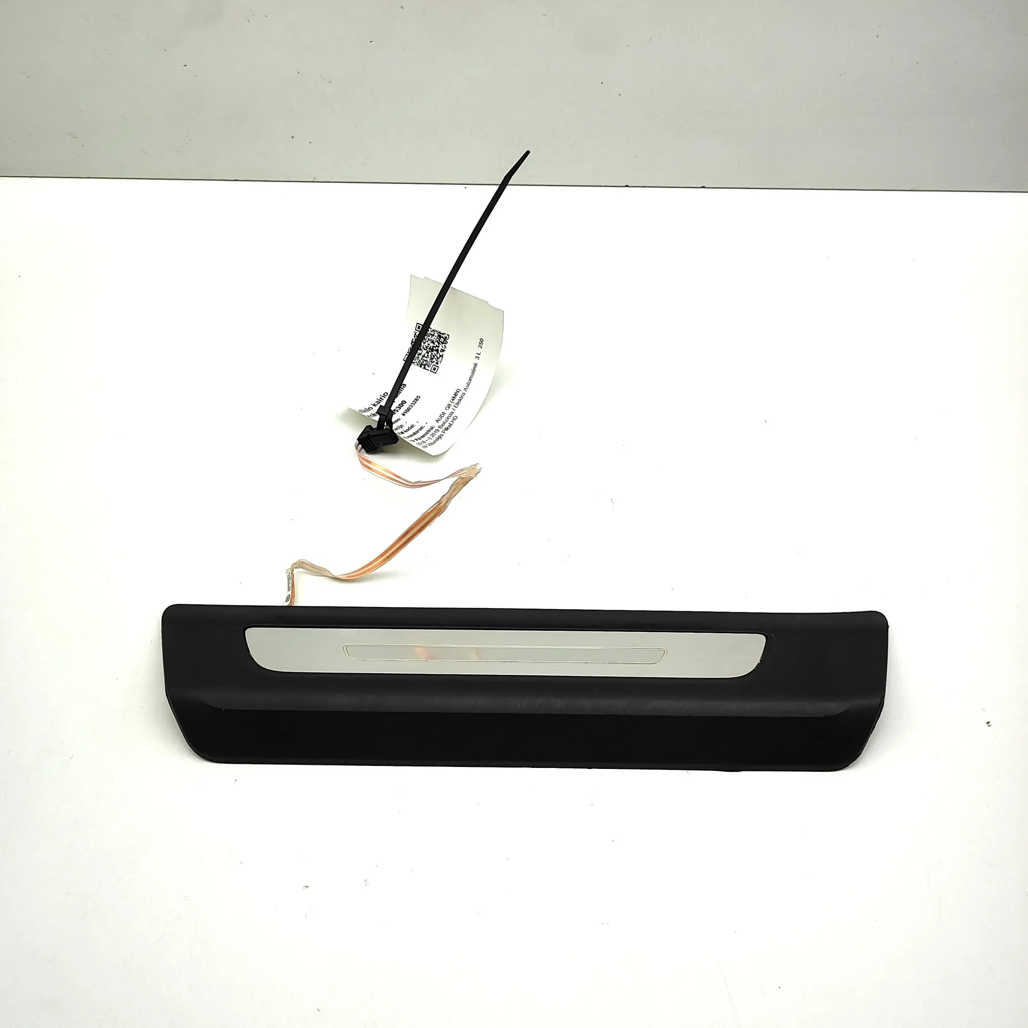 AUDI Q8 4MN Rear Left Sill Trim 4M0947417 2019 37355300