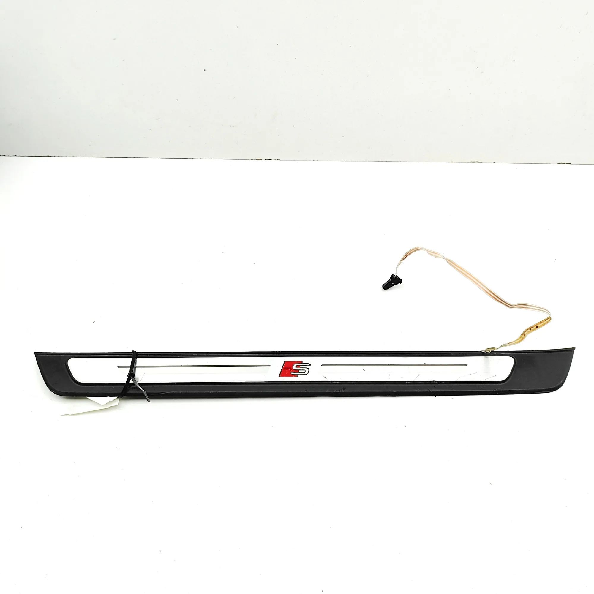 AUDI A6 C8 Avant 4K Front Right Sill Trim 4K0947405 3.0 Hybrid 210kW 2021
