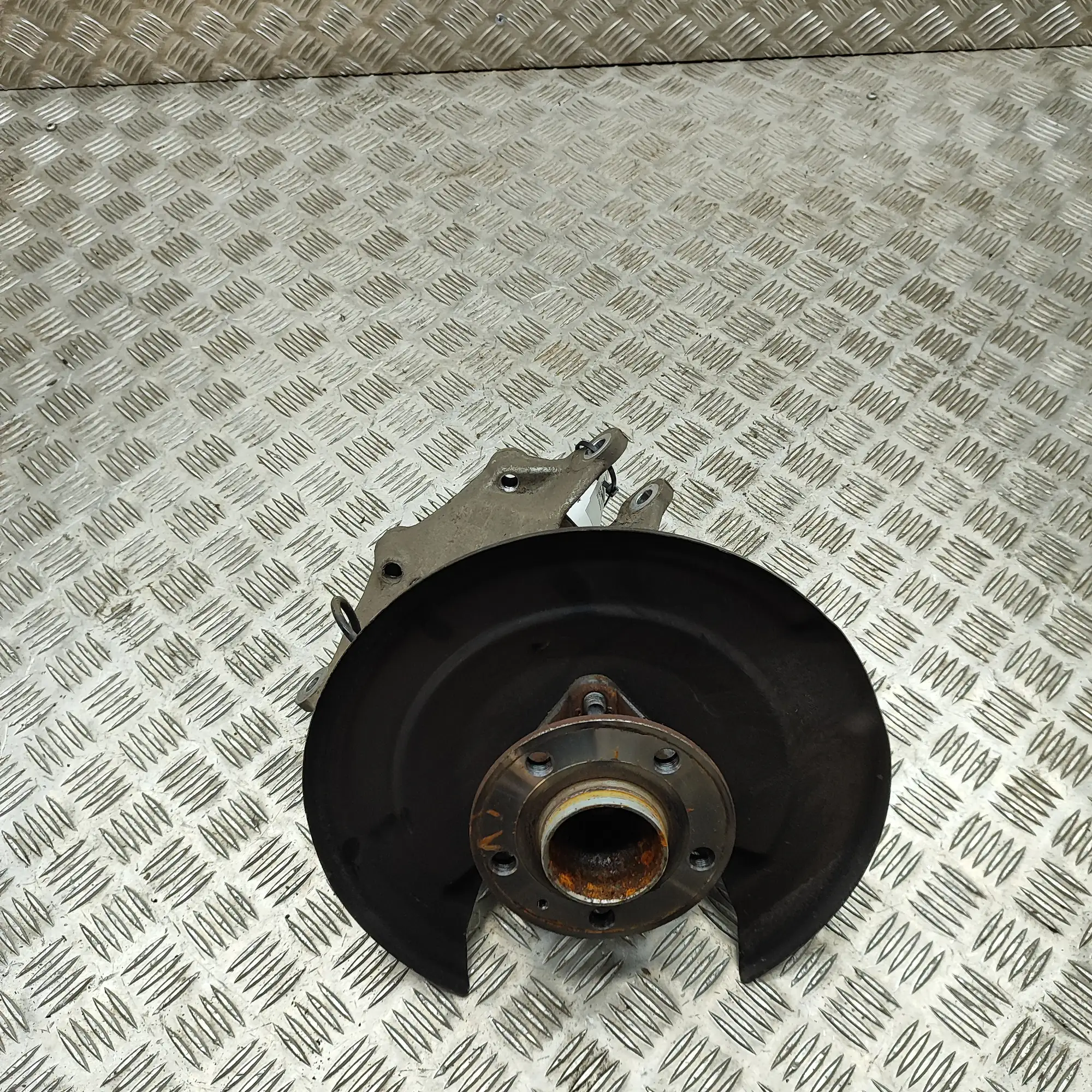 VOLVO XC40 Rear Right Wheel Hub 32246251 2.0 Hybrid 120kW 2023 36944429