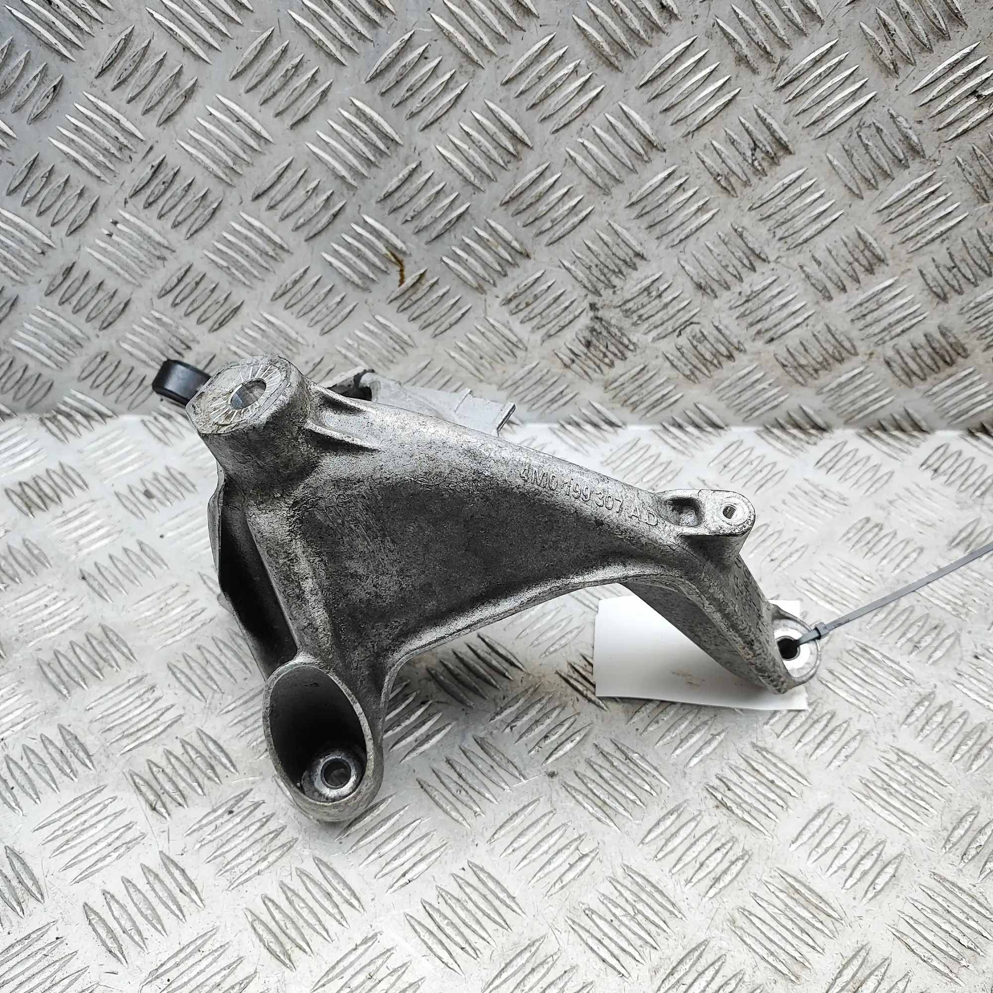 AUDI A5 F5 Left Side Engine Bracket 4M0199307AD 2.0 Diesel 140kw 2016 37307692