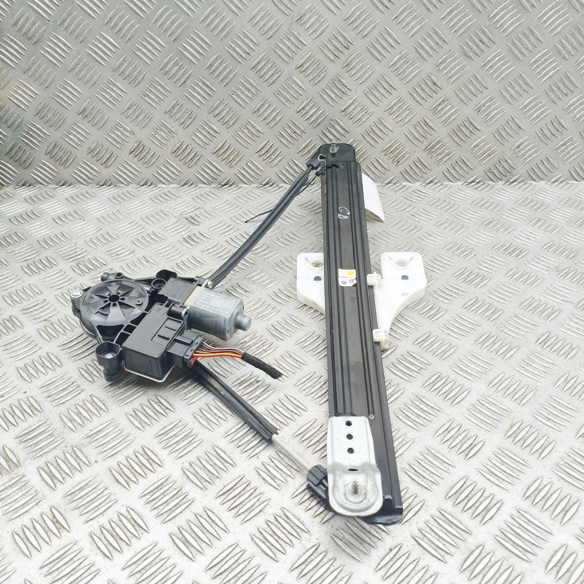 SKODA KAROQ NU7 Rear Right Door Window Regulator 5Q0959408 2020 37548210