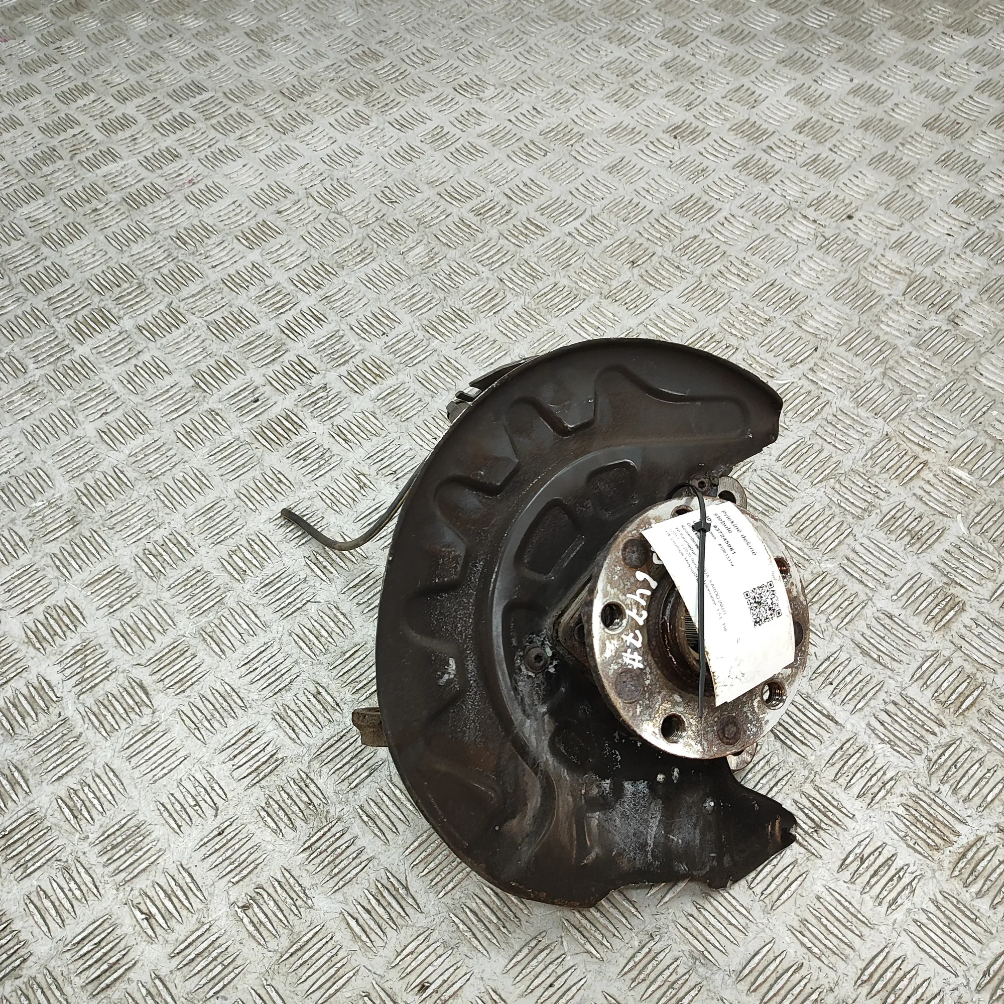 SKODA KAROQ NU7 Front Right Wheel Hub 5Q0407256S 1.5 Petrol 110kw 2020 37245981