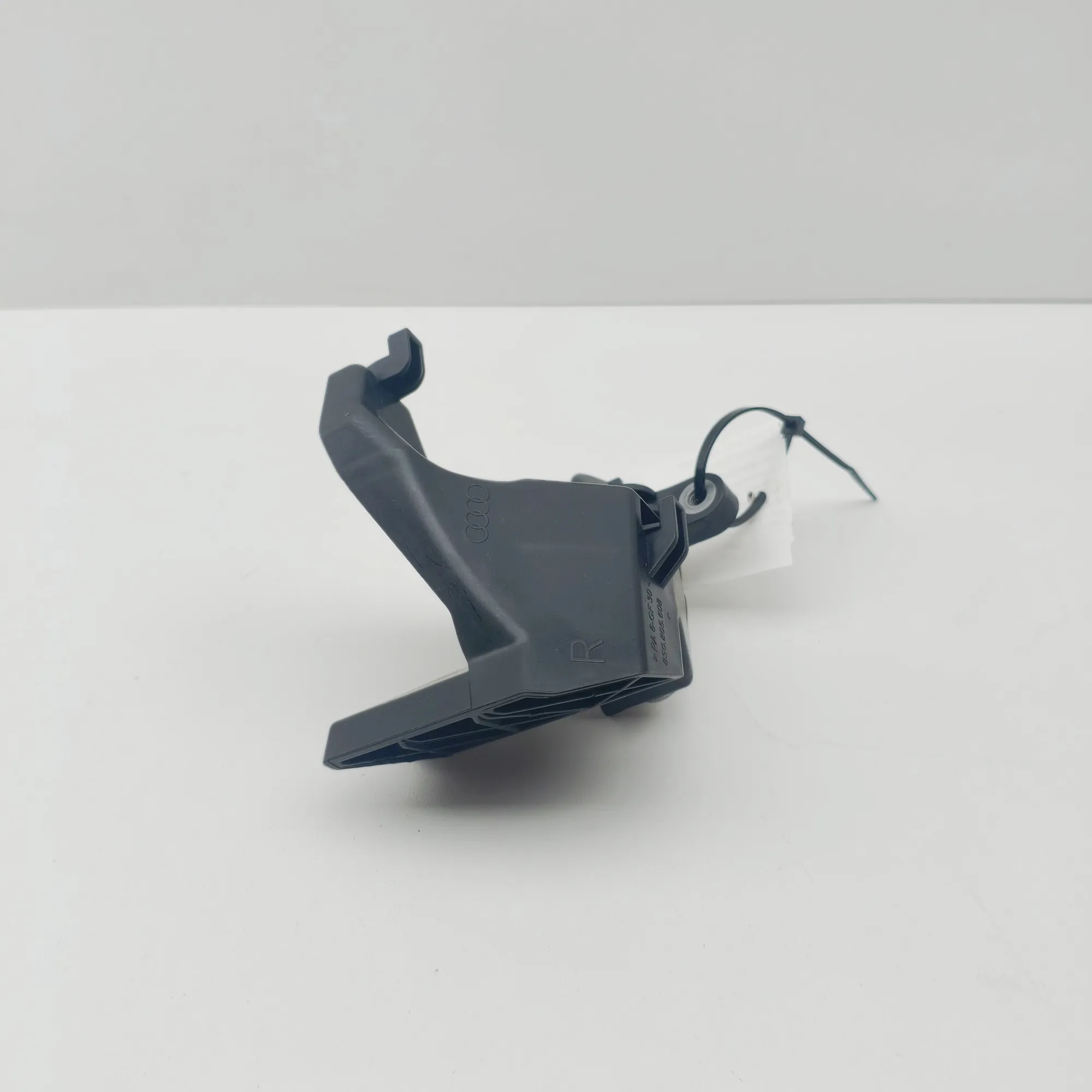 AUDI TT Roadster FV MK3 Right Headlight Bracket 8S0805608 2015 37557602 NEW