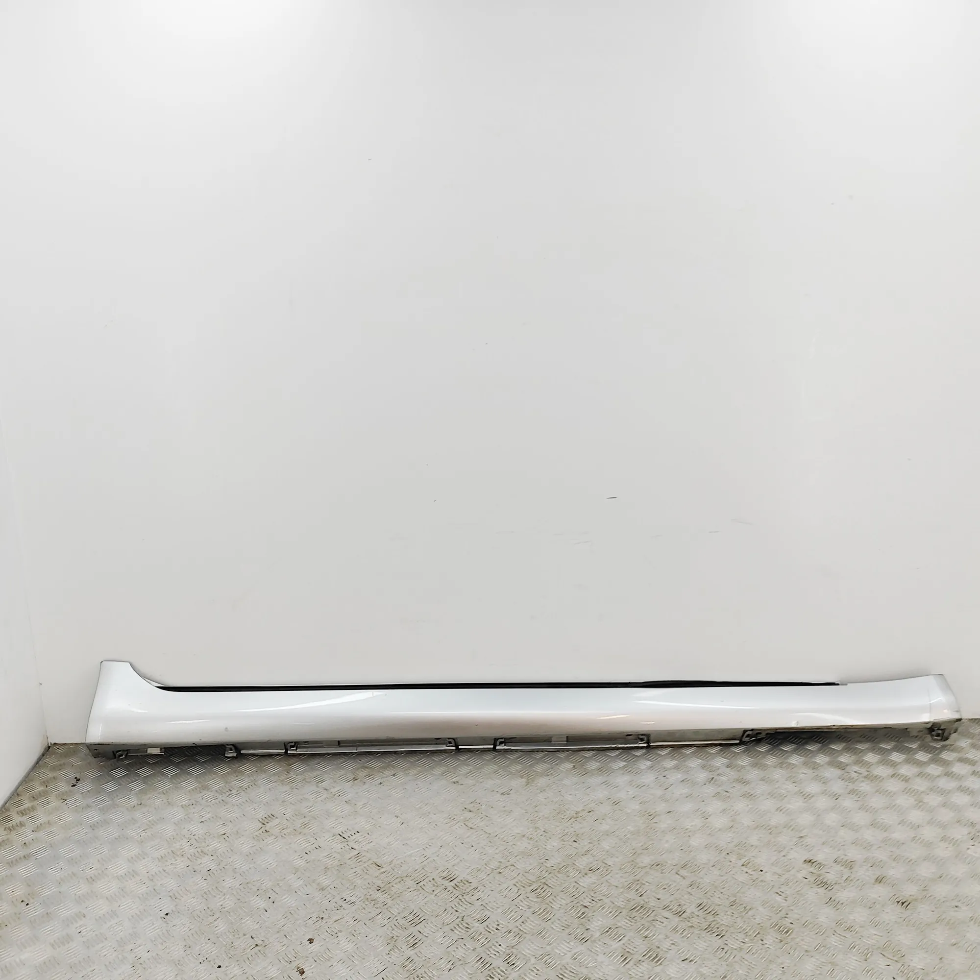 LEXUS LS XF40 Right Side Plastic Sideskirt Cover 75851-50901 4.6 Petrol 36753519